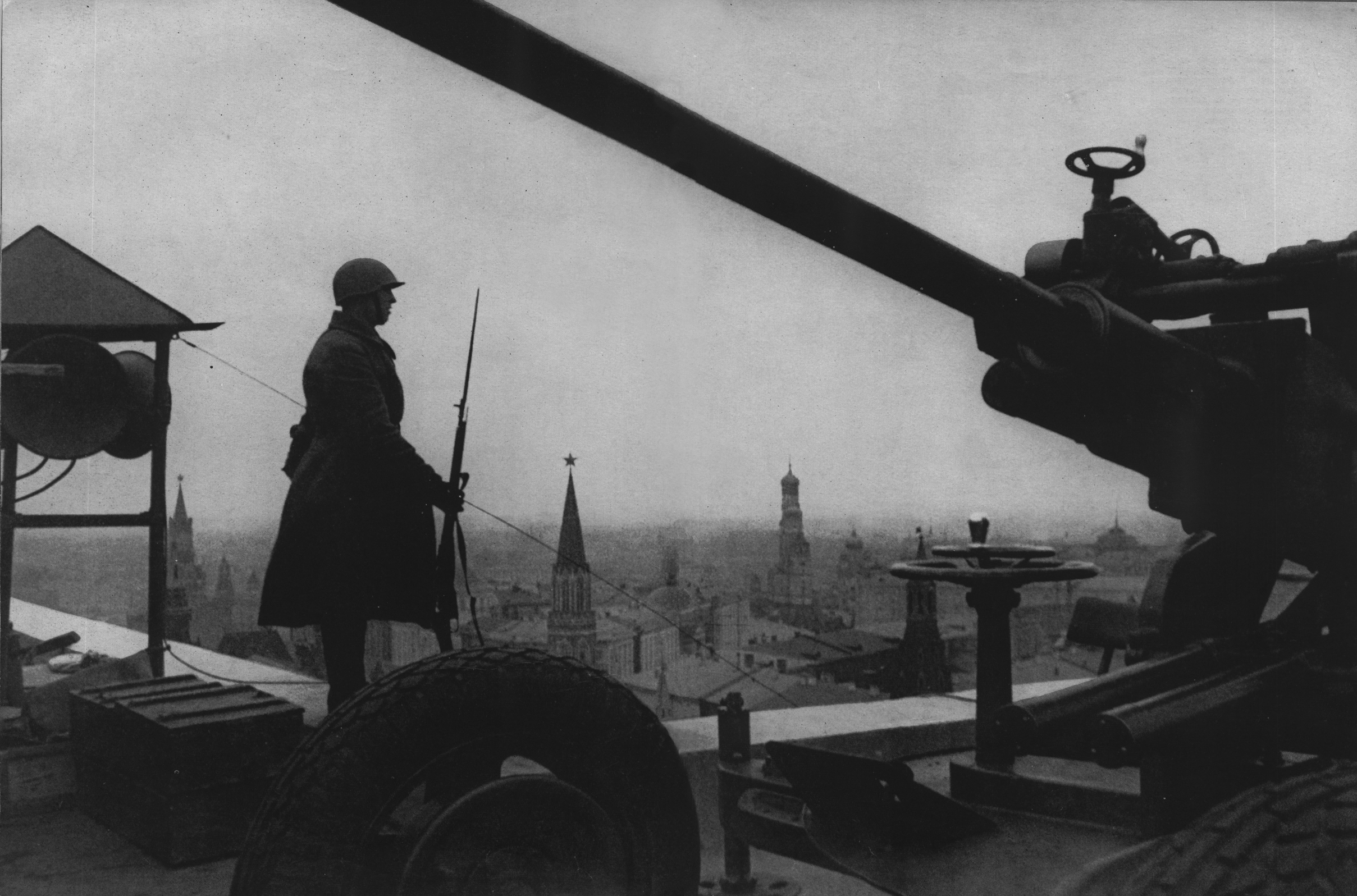 Вопрос во время великой отечественной войны. Зенитки в Москве 1941. ПВО Москвы 1941.