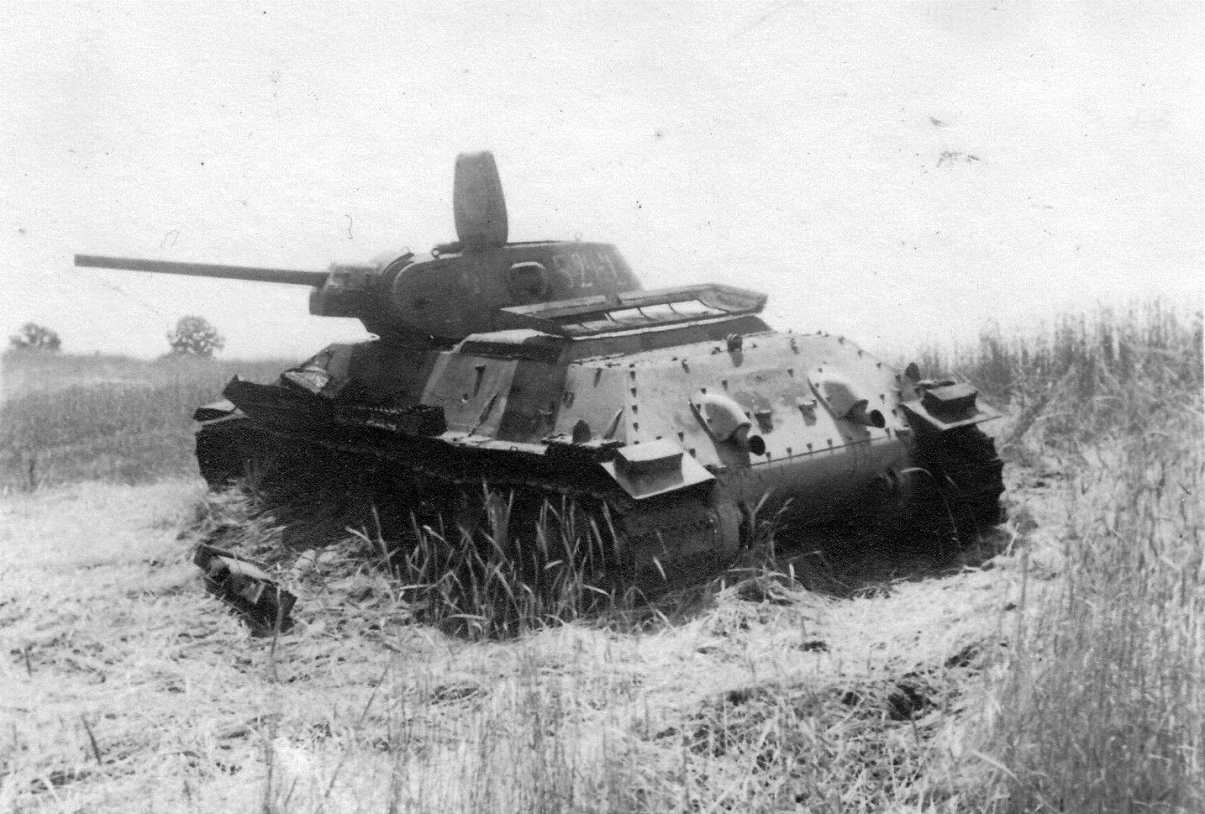 Танковая 41. Подбитый Советский танк 1941. Советский танк 1941 года т 34. Подбитые танки т-34 лето 1941.