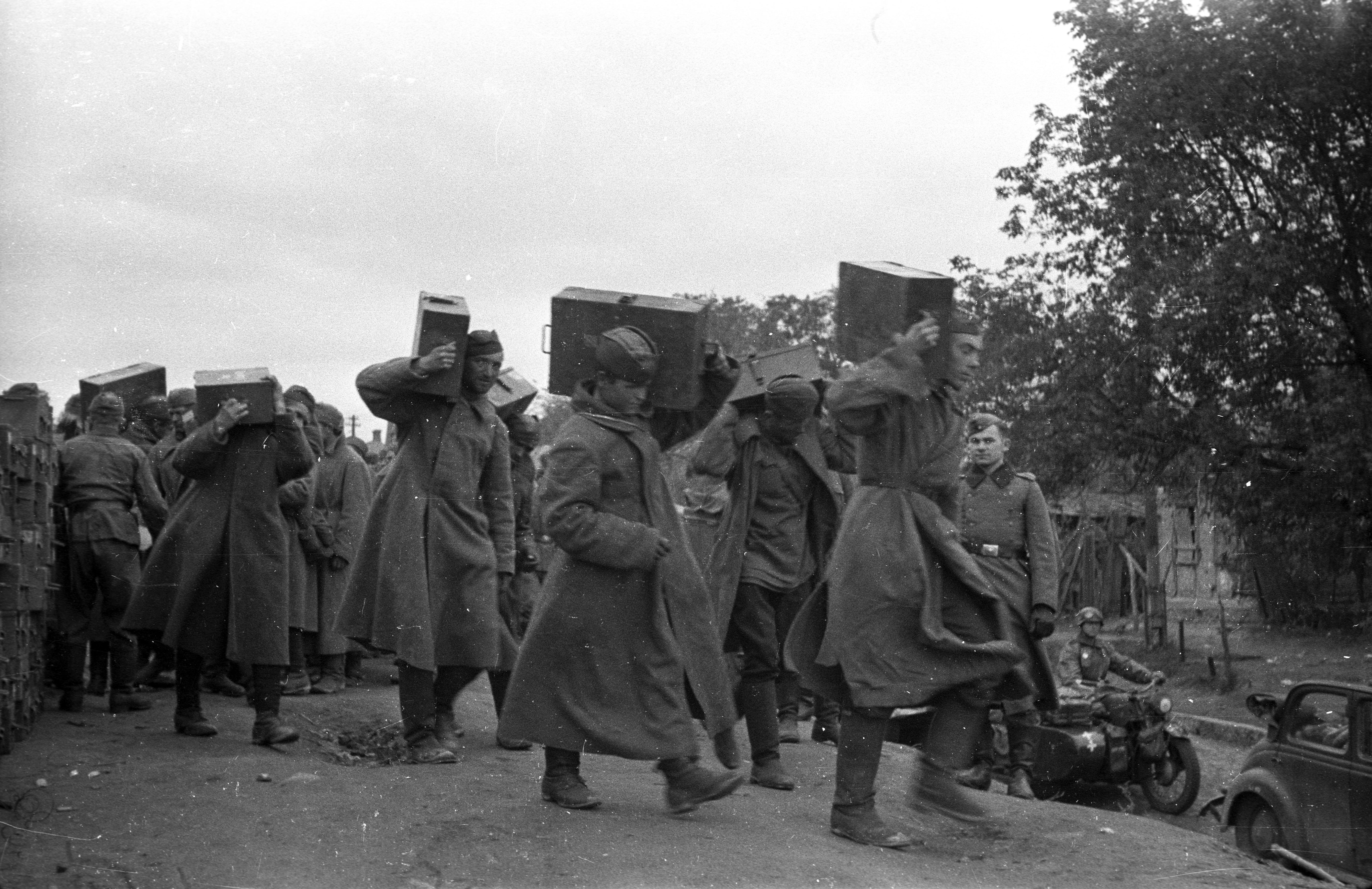 Пленные советские солдаты в Украине 1941