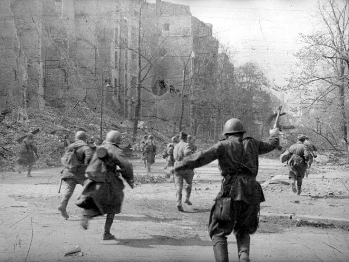 Советские солдаты в Берлине 1945