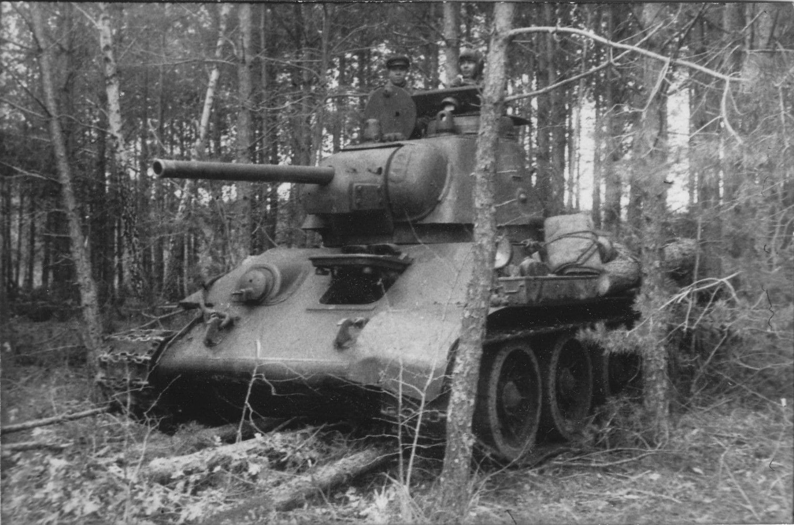 Советский танк 1943 года. Танк т 34 ВОВ. Т-34 1943. Танк т-34 76 1941 года. Танк т34.