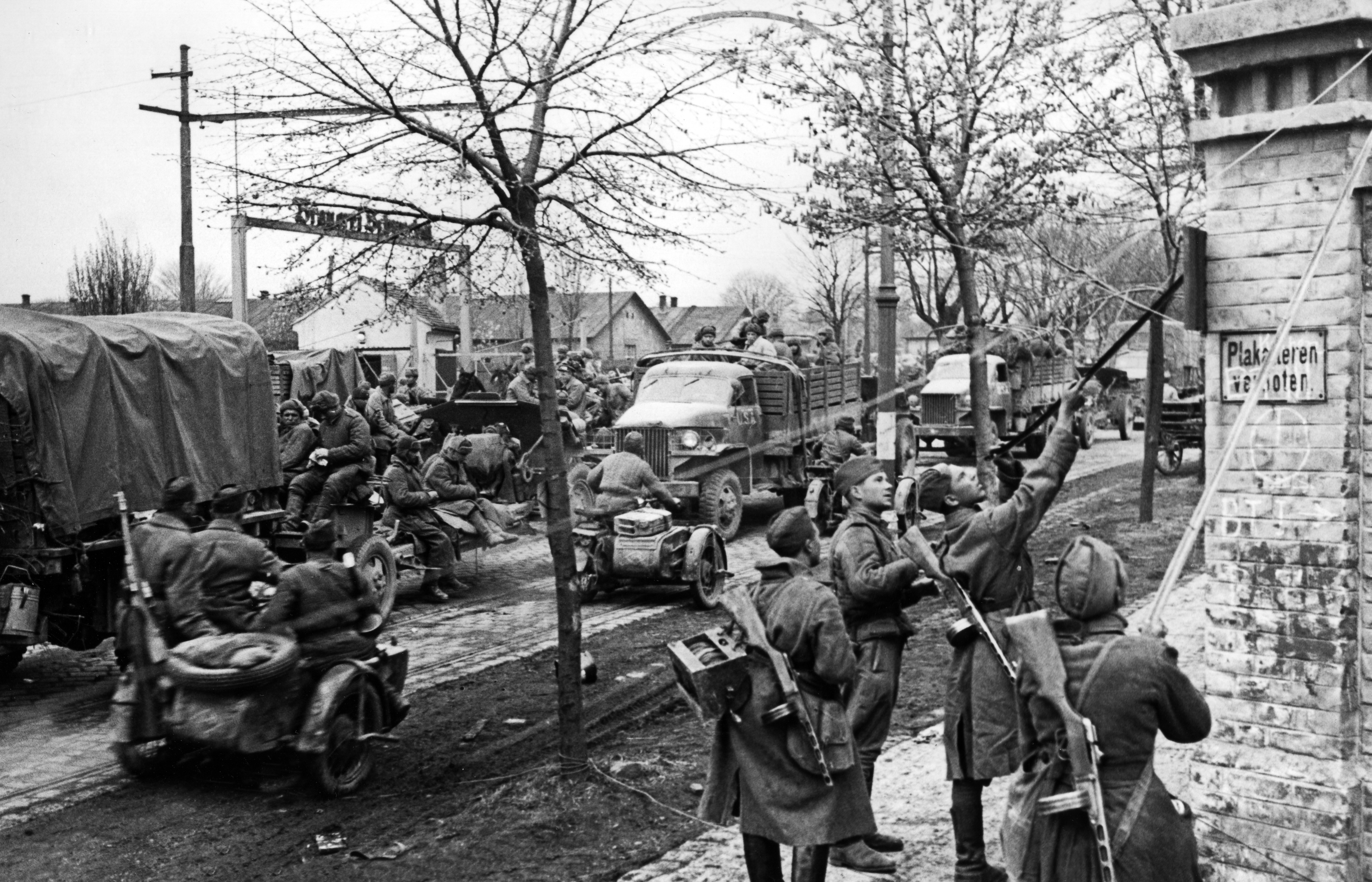 4 апреля 1945 года. Освобождение Австрии 1945. Венская наступательная операция 1945. Советские войска в Вене в 1945. Австрия Вена 1945.