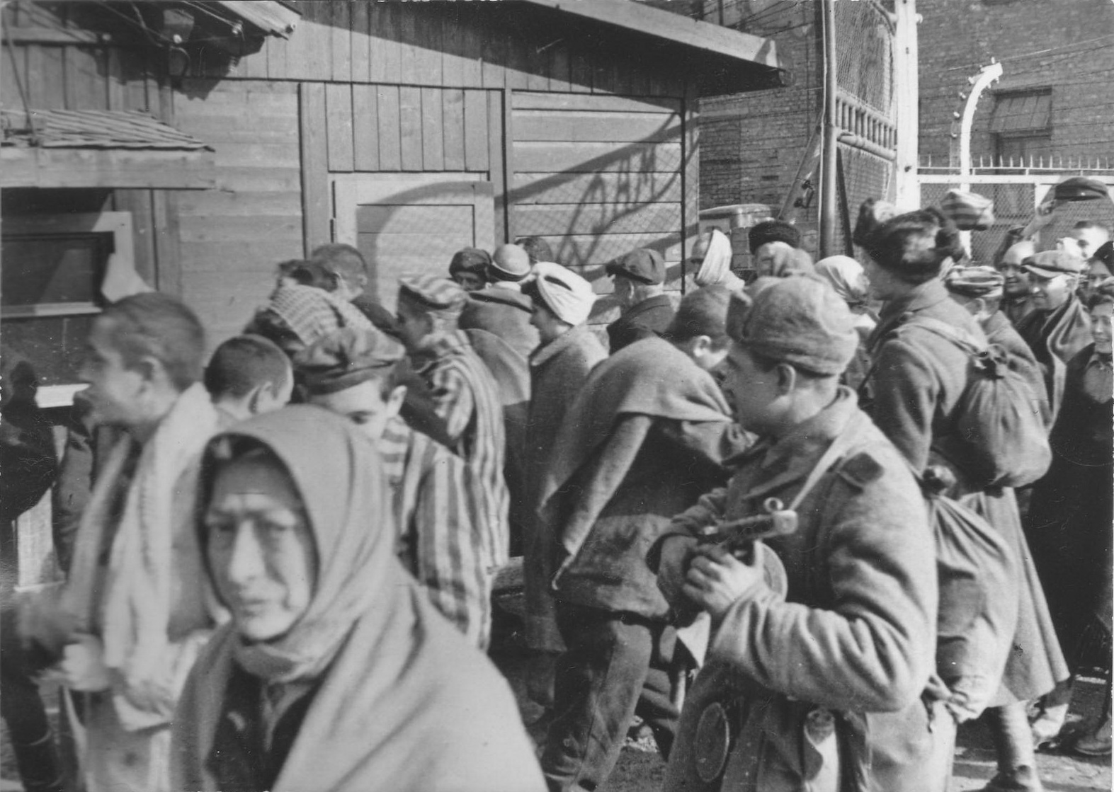 Освобождение узников Освенцима 1945