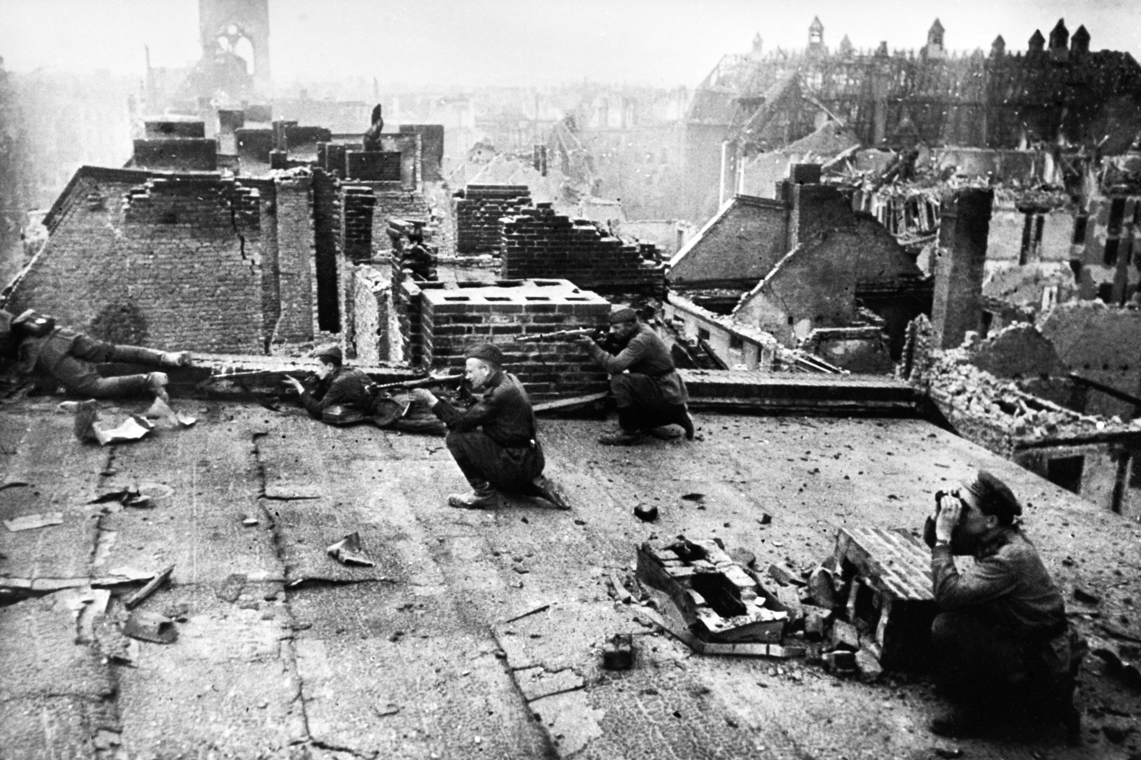 Бой под берлином. Штурм Рейхстага 28 апреля 1945. Битва за Берлин штурм Рейхстага.