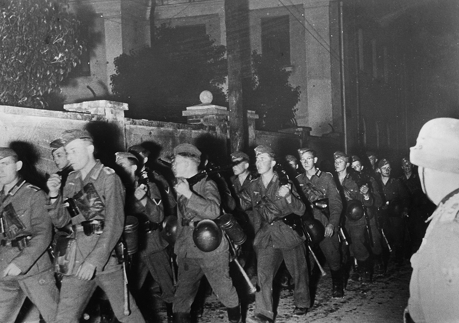 Нападение на страну. Немцы 22 июня 1941. Первые дни войны 1941 год. Марш фашистов.