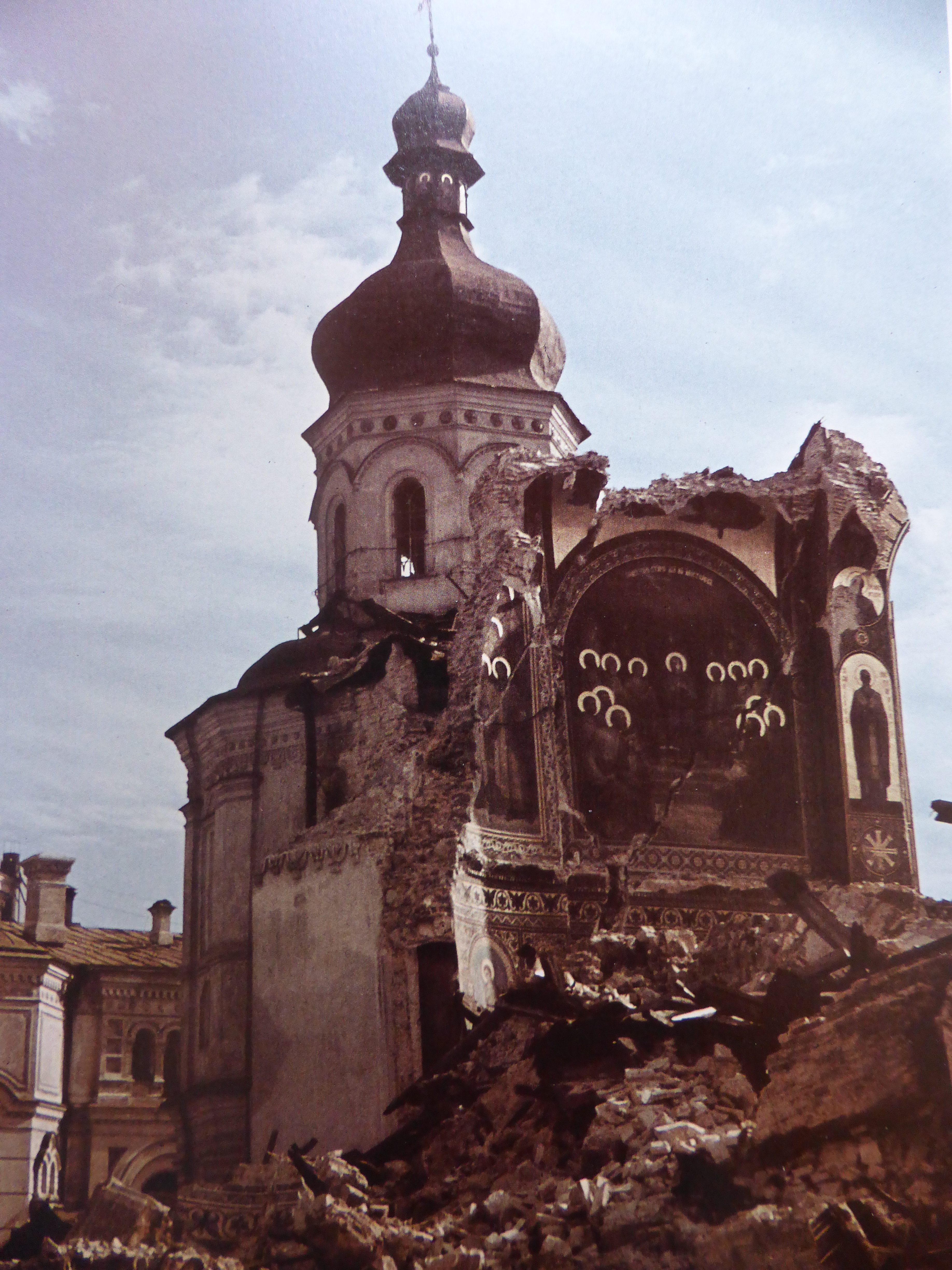 Уничтожение церкви
