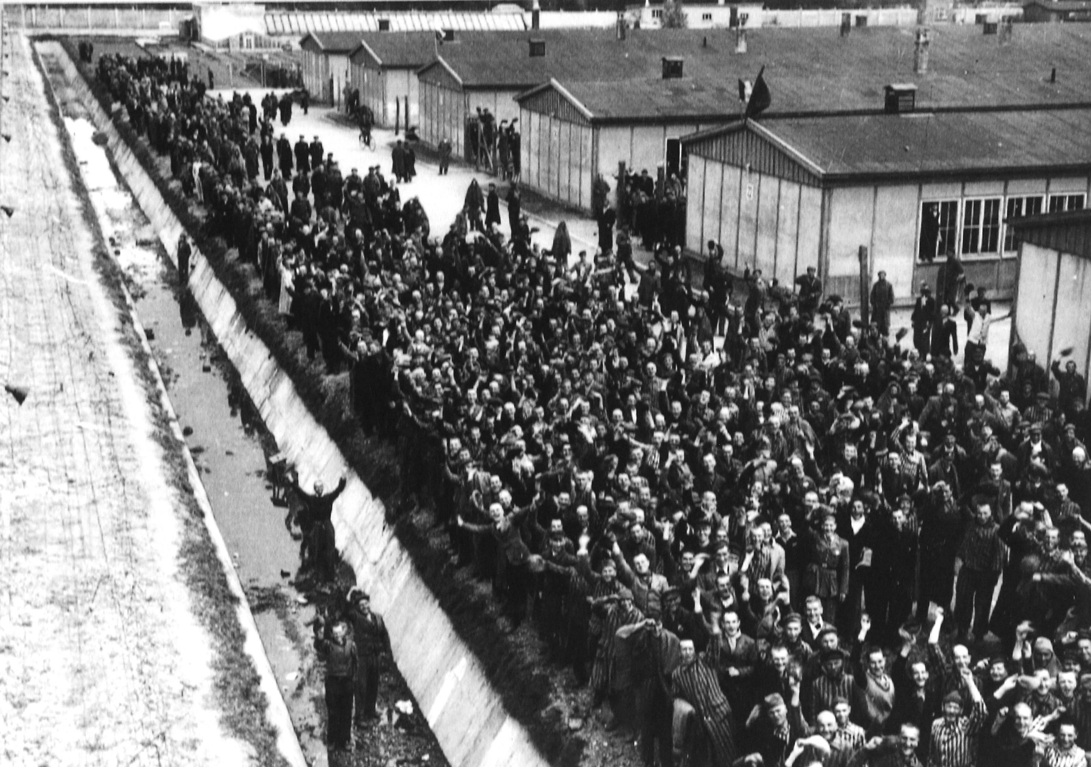 Лагеря смерти германий. Дахау концентрационный лагерь. Дахау концентрационный лагерь заключенные. Заключенные лагеря Дахау. КОНТРАКЦИОННЫЙ лагерь в Германии Дахау.