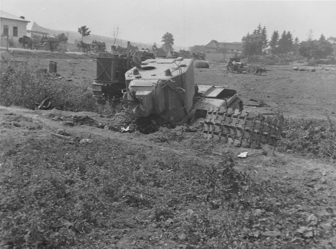 Подбитые советские танки. Разбитые советские танки 1941. Кв2 танк 1941. Подбитый танк кв-2. Подбитый немецкий танк 1941.