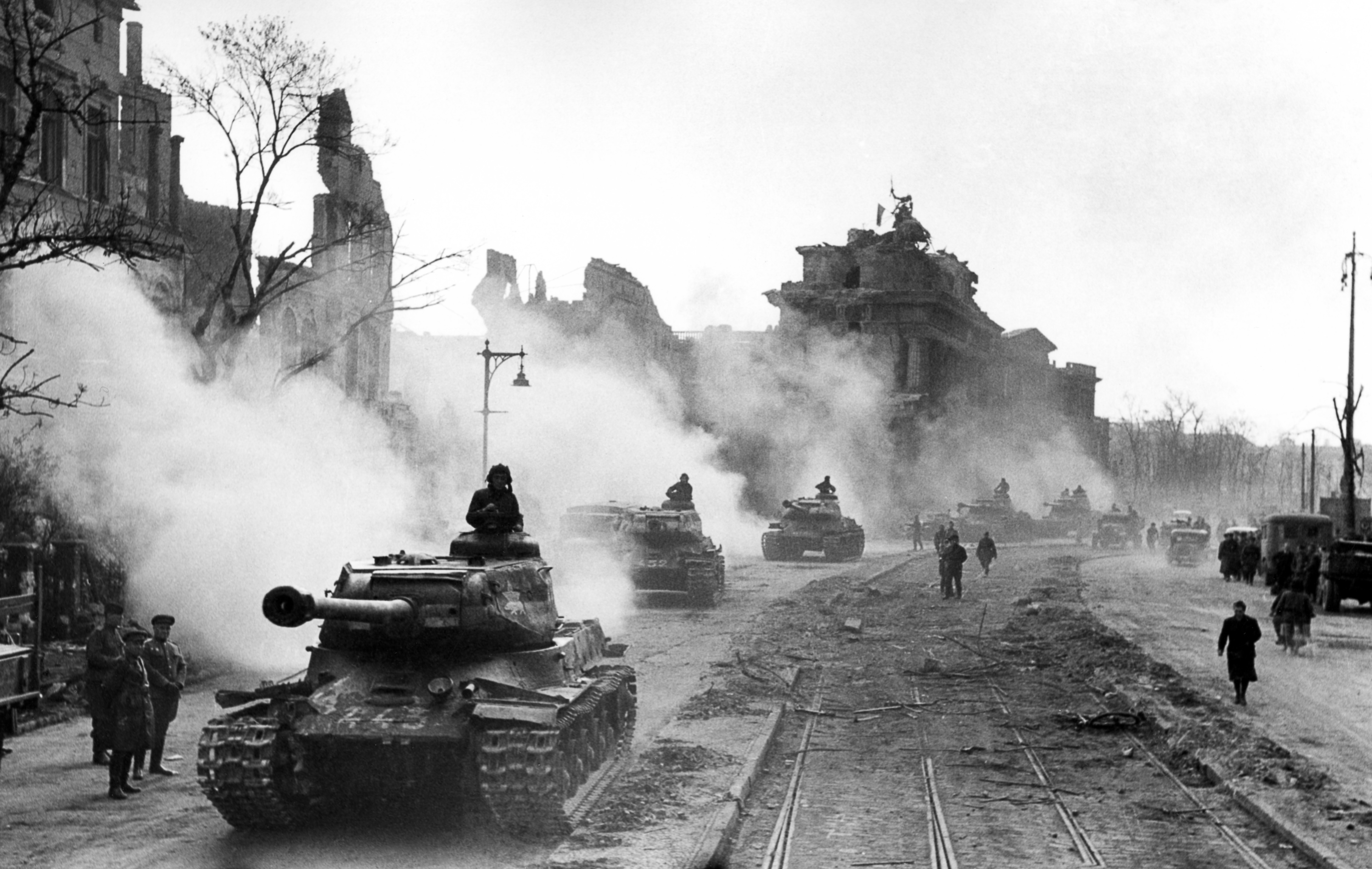 25 апреля 1945 г. Битва за Берлин 1945. ИС-2 В Берлине.