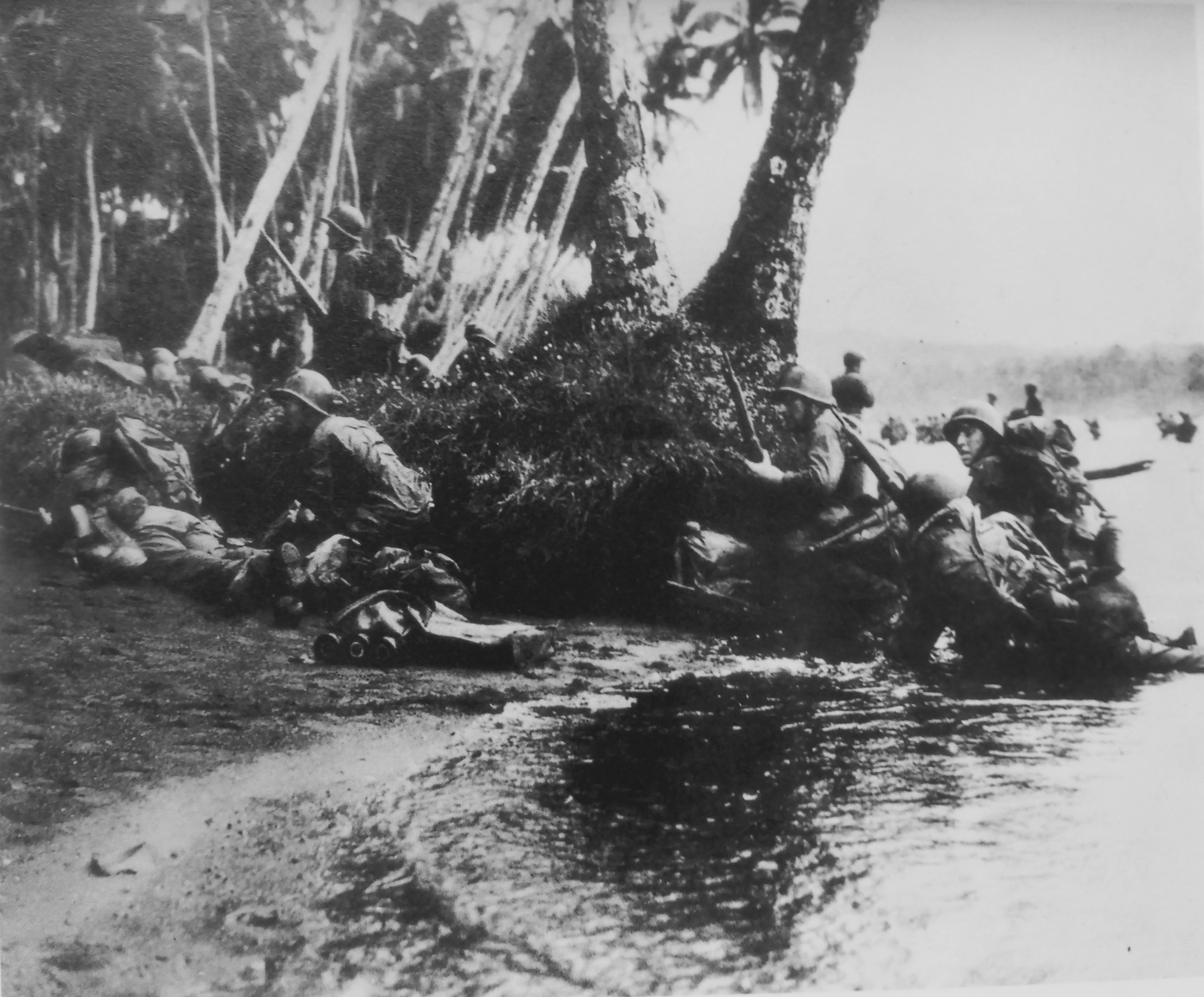 Действия на тихом океане. Американские морпехи Гуадалканал 1942. Соломоновы острова Гуадалканал.