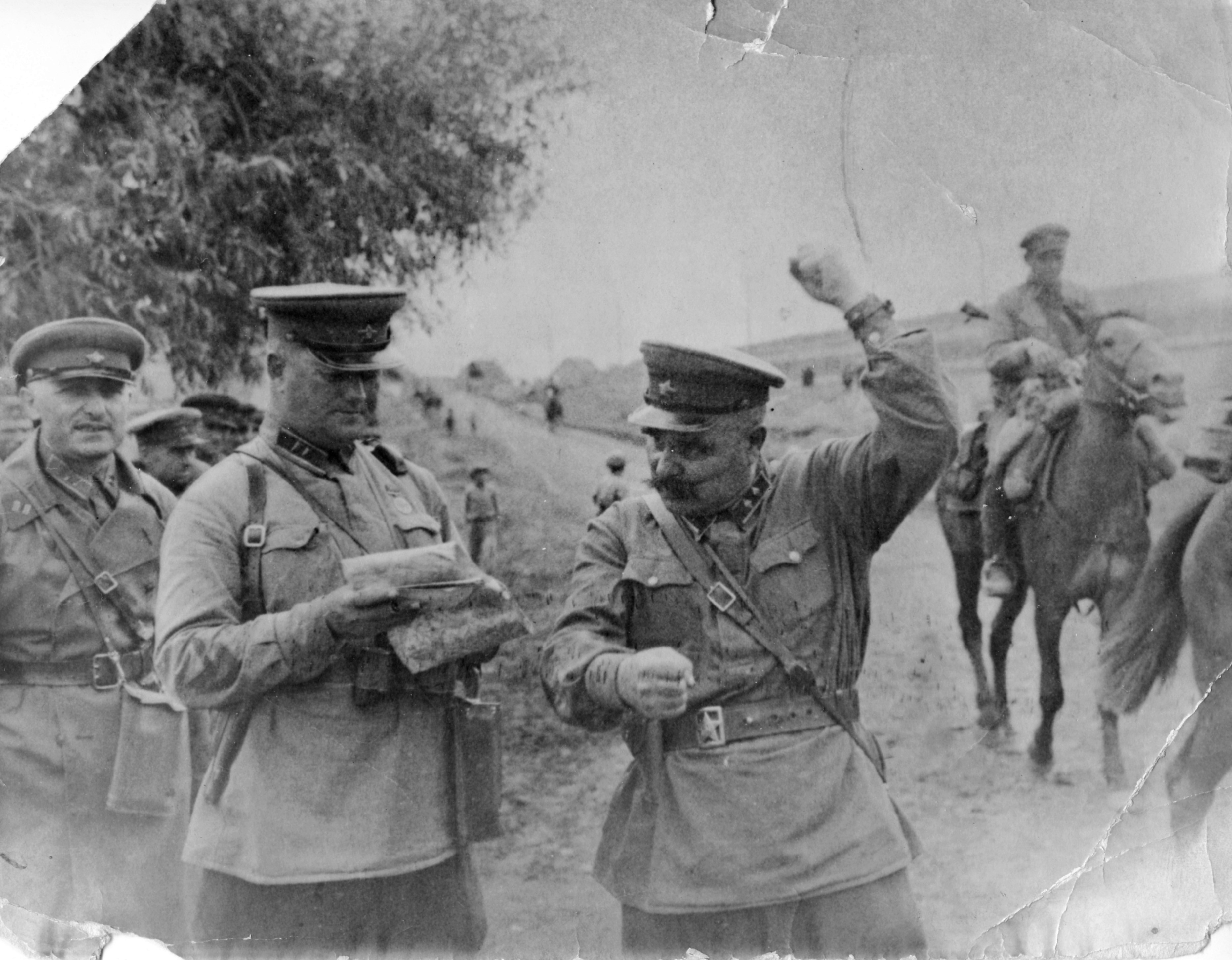 Генерал про войну. Кавалеристы 1942. Кавалерия Великой Отечественной войны генерал. Командир кавалерийского корпуса в Великой Отечественной войне 1941. Казачья Кавалерийская дивизия красной армии.