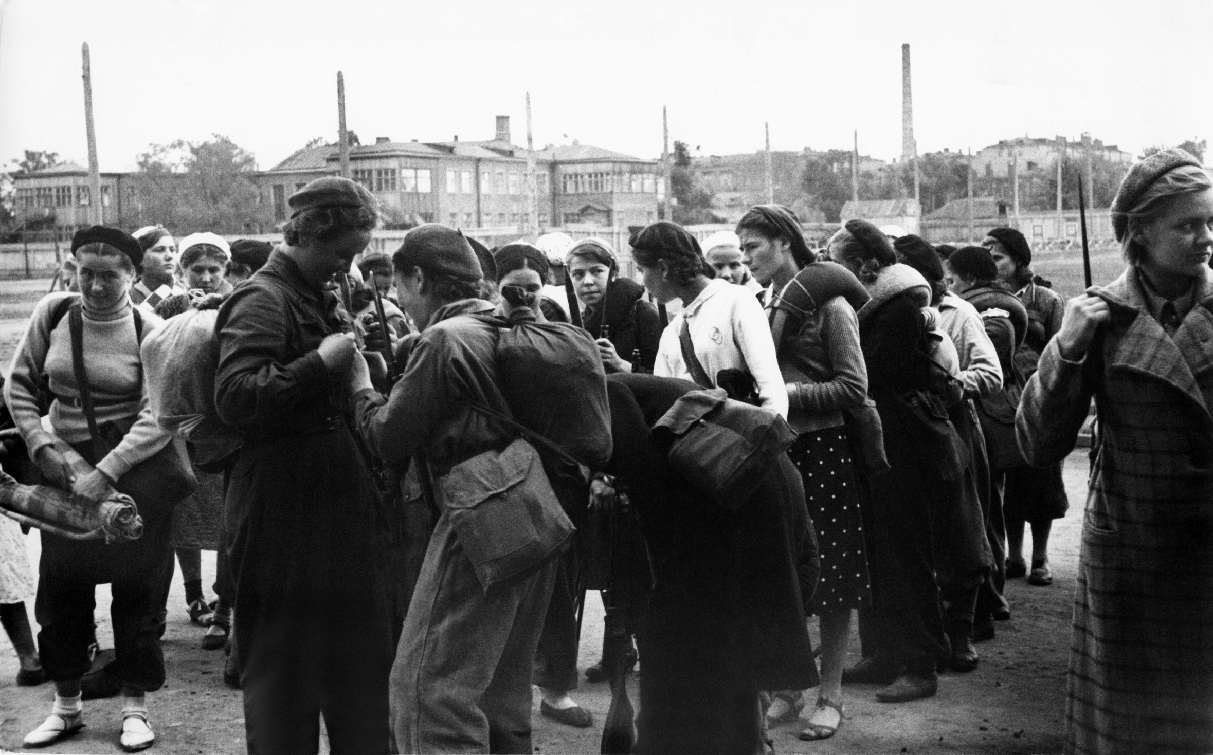 Первые дни после войны. Московская паника 1941. Московская паника 16 октября 1941 года. Московское ополчение 1941.