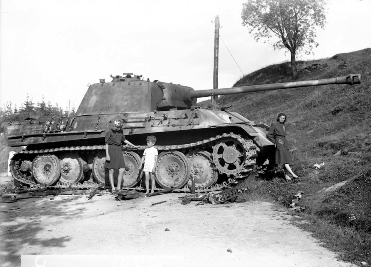 Танк пантера вермахта. Танк пантера 1945. Танк пантера 2. Panther v Ausf g 1945.