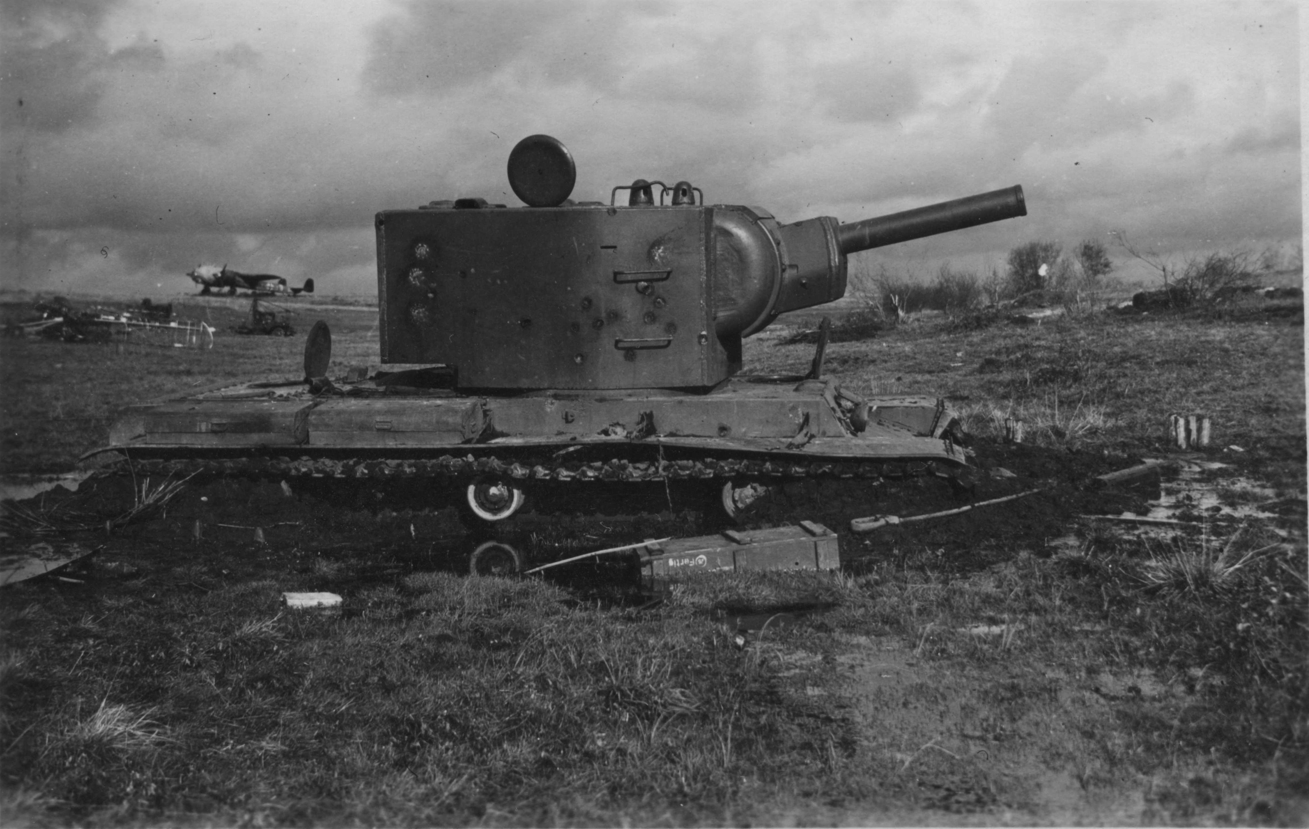 Тяжелый танк времен войны. Танк кв 2. Кв 2 1941. Советский танк кв 2. Кв-2 Калибр пушки.
