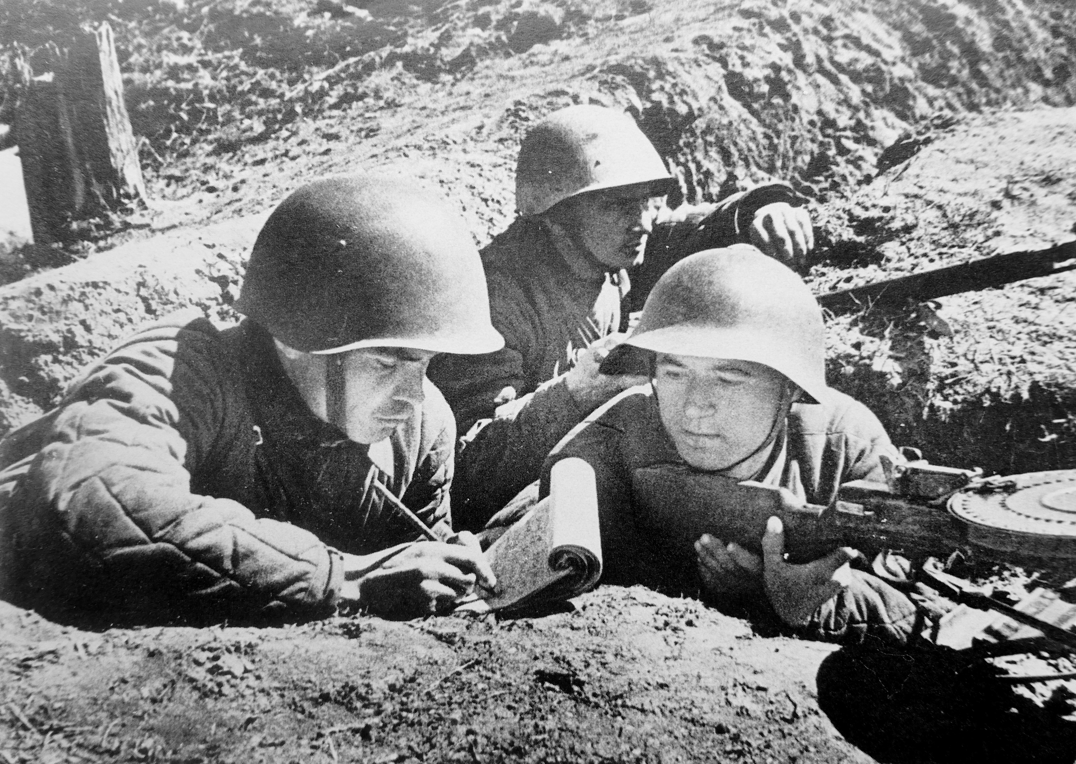Солдаты в окопах война 1941-1945