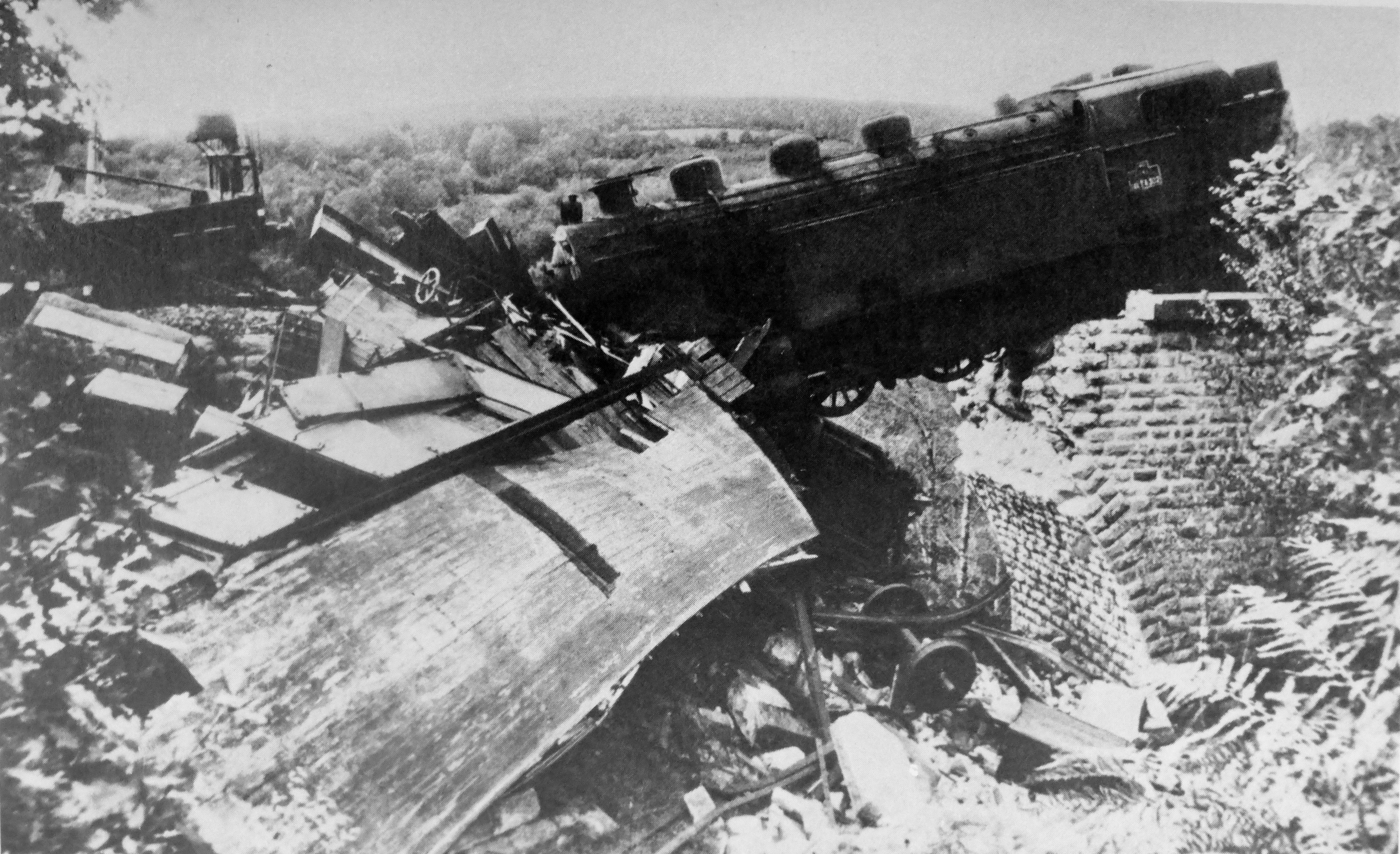 Операция партизан в курской битве. Партизаны взрывают мост 1941-1945.