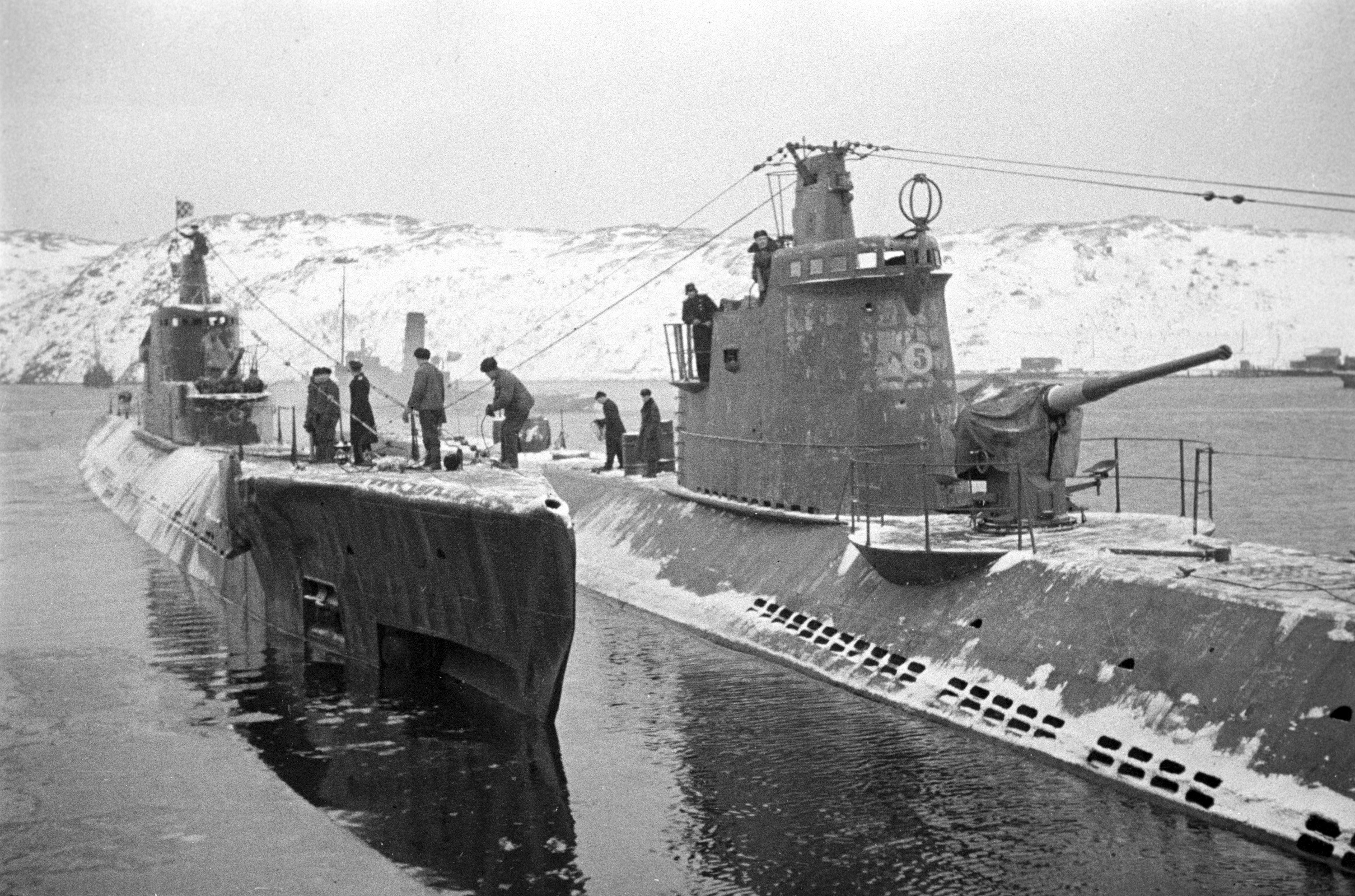 Флот времени. База подводных лодок Северного флота город Полярный вовремя ВОВ 1941-1945. Подводная лодка ВОВ 1941-1945. Полярный база подводных лодок Северного флота. Подводная лодка Лунина к-21.