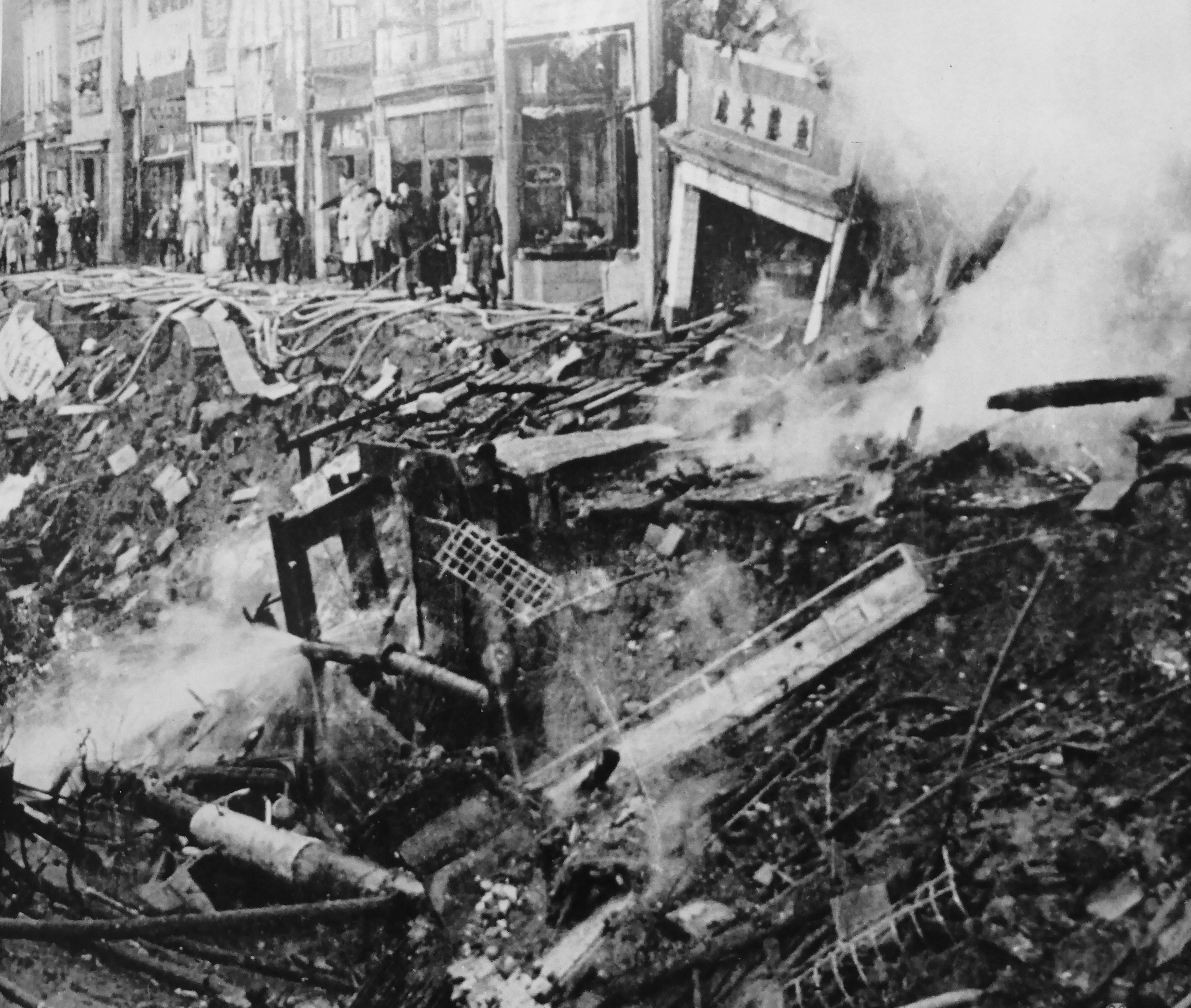 Бомбардировки второй мировой войны. Бомбардировки Токио 1945. Токио после бомбежки март 1945.