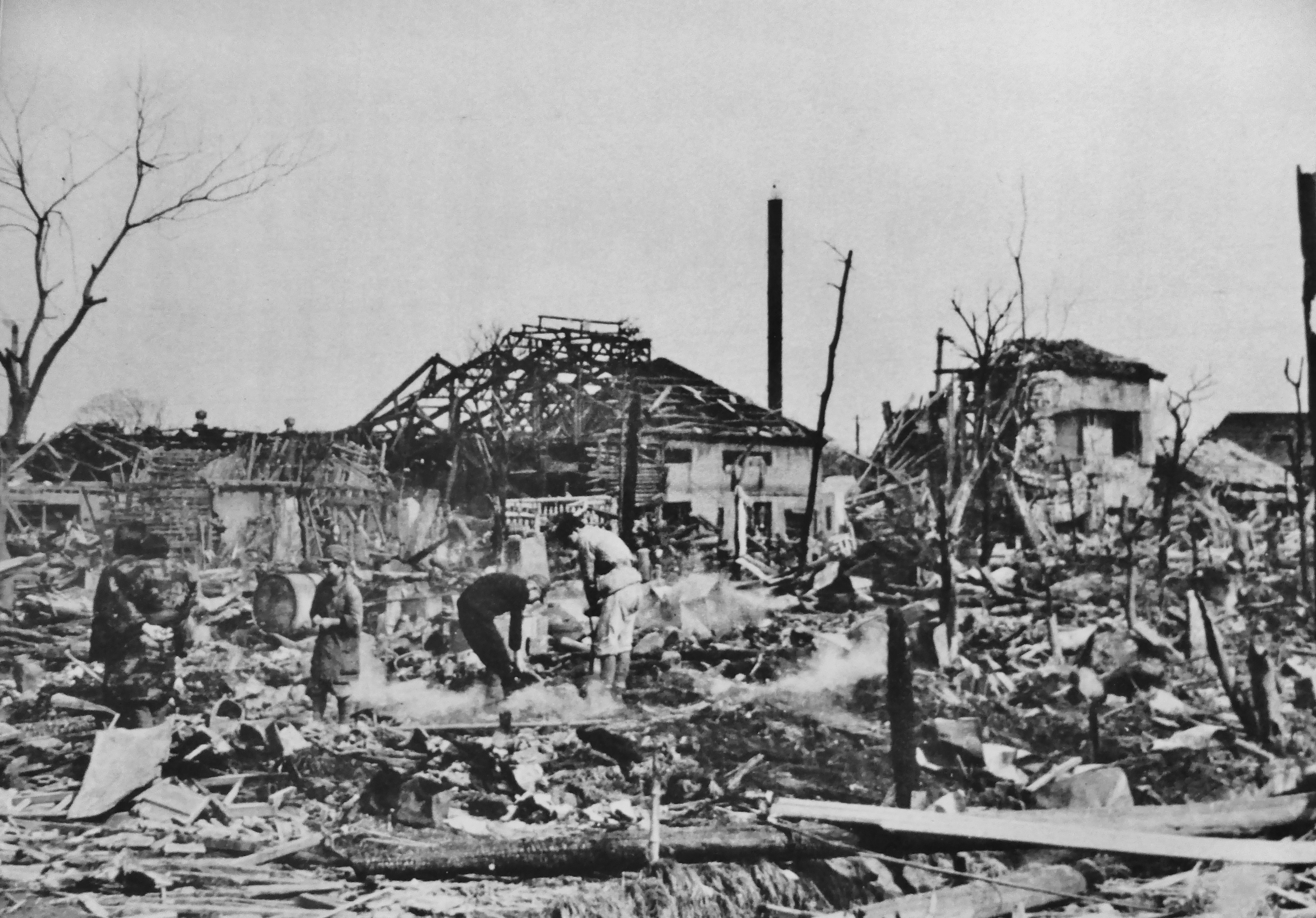 Последствия после великой отечественной войны. Бомбардировки Токио 1945. Токио после бомбардировки 1945.