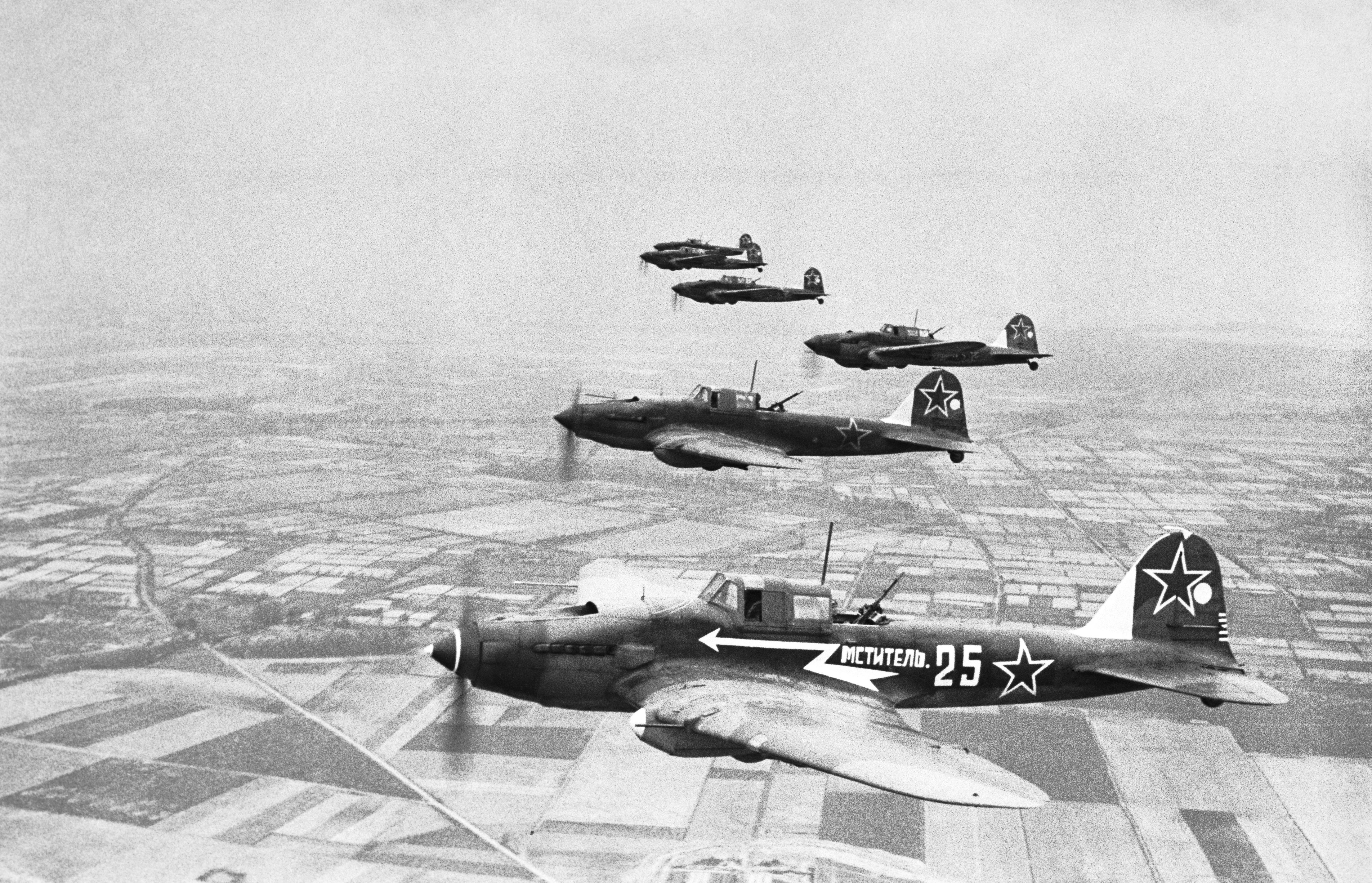 Советские самолеты 1941. Самолеты ВОВ 1941-1945 ил-2. Самолет ил2 ВОВ. Ил-2 1942 года. Ил-2 мститель.