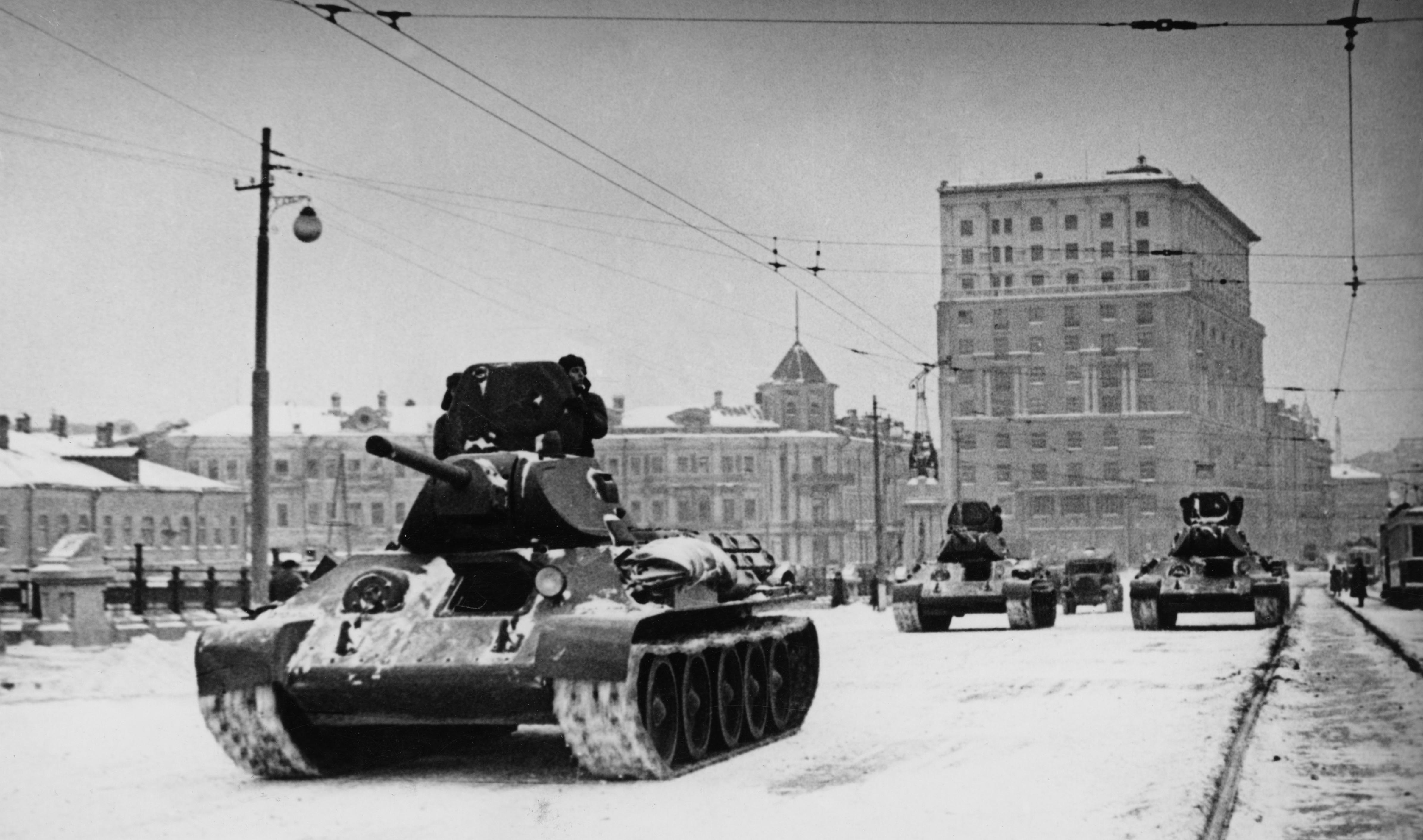 14 октября 1941 года. Т 34 В битве за Москву. Т-34 парад в Москве 1941. Танк т 34 битва за Москву. T-34/76 1941 года в боях за Москву.