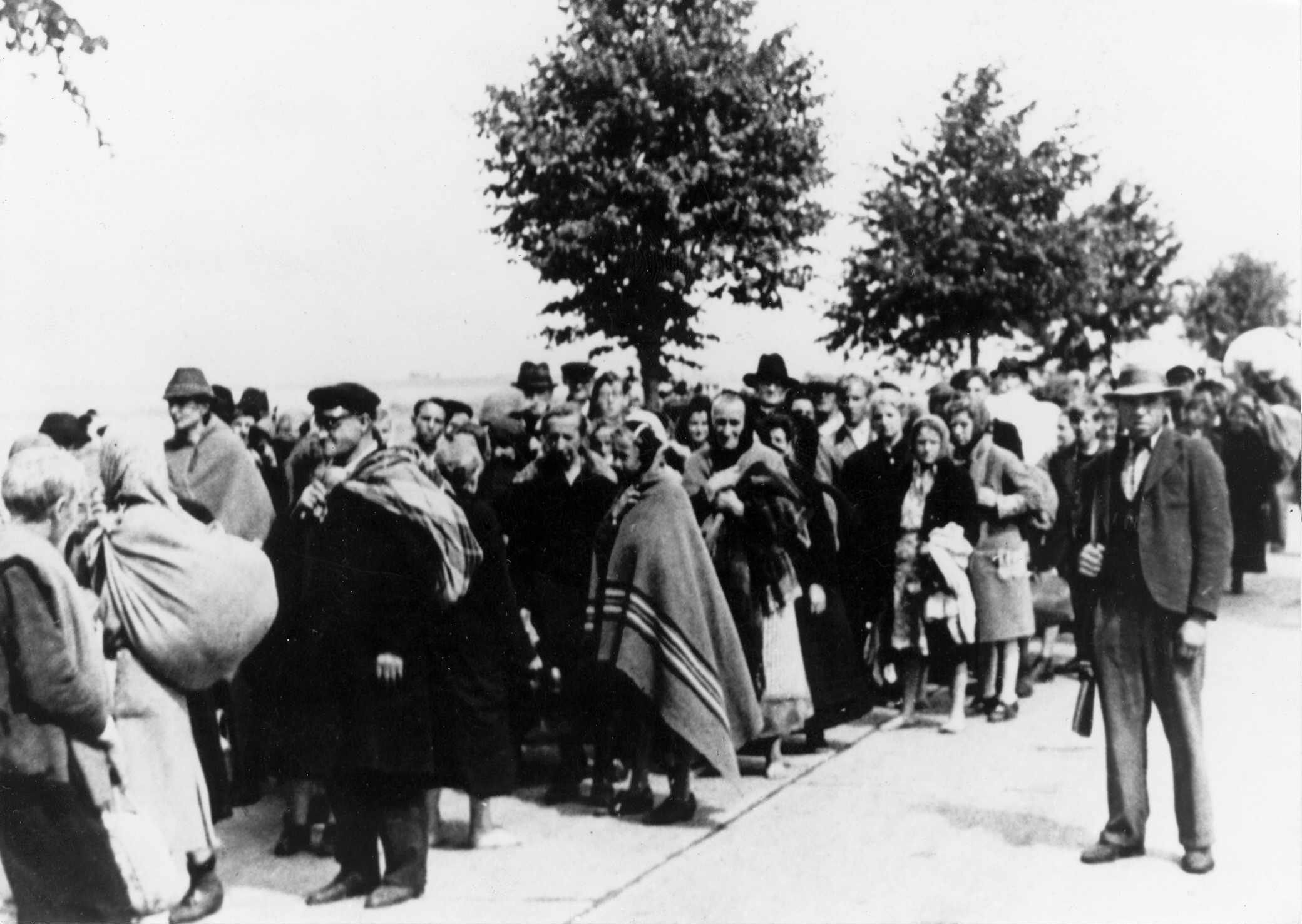 Депортация в годы войны. Депортация немцев из Чехословакии 1945. Брюннский марш смерти в Чехословакии. Выселение немцев из Силезии в 1945.