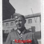 Foto-2-WK-Portrait-Polizei-Elitesoldat-Uniform-Schiffchen.jpg