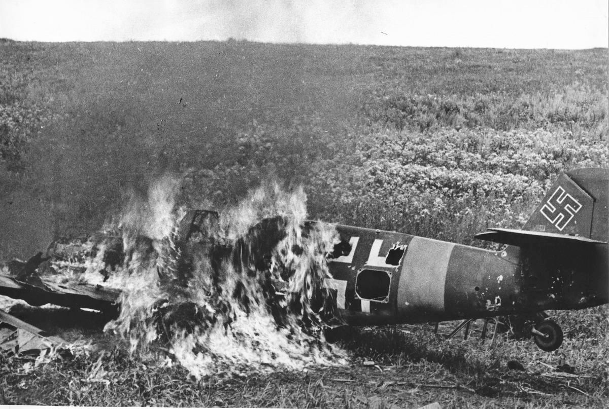 Сбит второй самолет. Сбитый Мессершмитт 109 Сталинград.