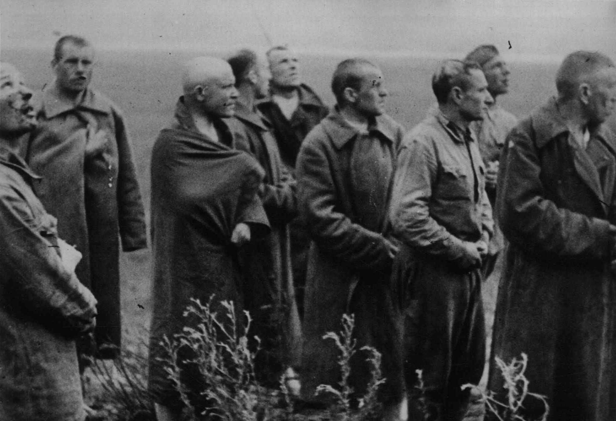 23 июня 1941 г. 22 Июня 1941 года пленные Брест. Первые пленные красноармейцы 1941. Пленные советские солдаты 22 июня 1941 года. Военнопленные красноармейцы 1941.