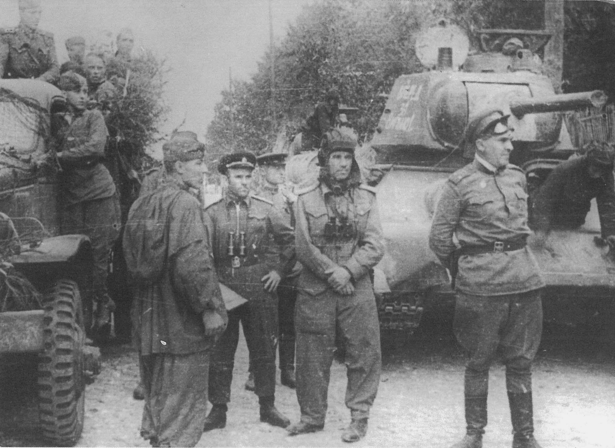 В 1944 году генерал. 3-Й Гвардейский механизированный корпус. 3-Й Гвардейский механизированный Сталинградский корпус. 2 Гвардейская танковая бригада в 1943. 9-Й Гвардейский танковый корпус 1944.