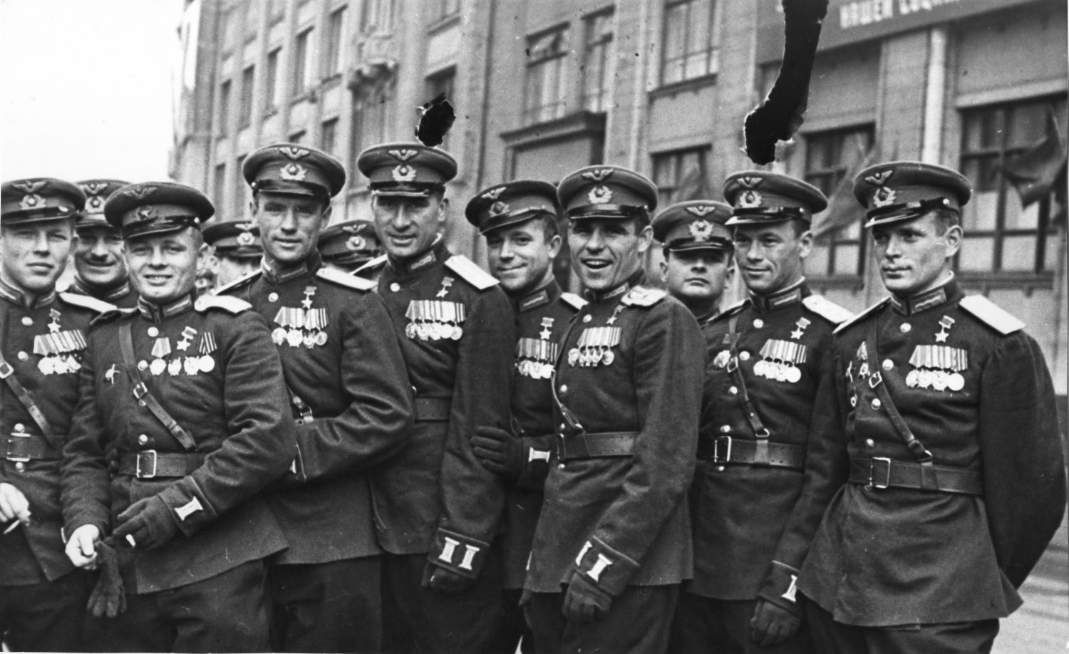 Летчики на параде Победы 1945
