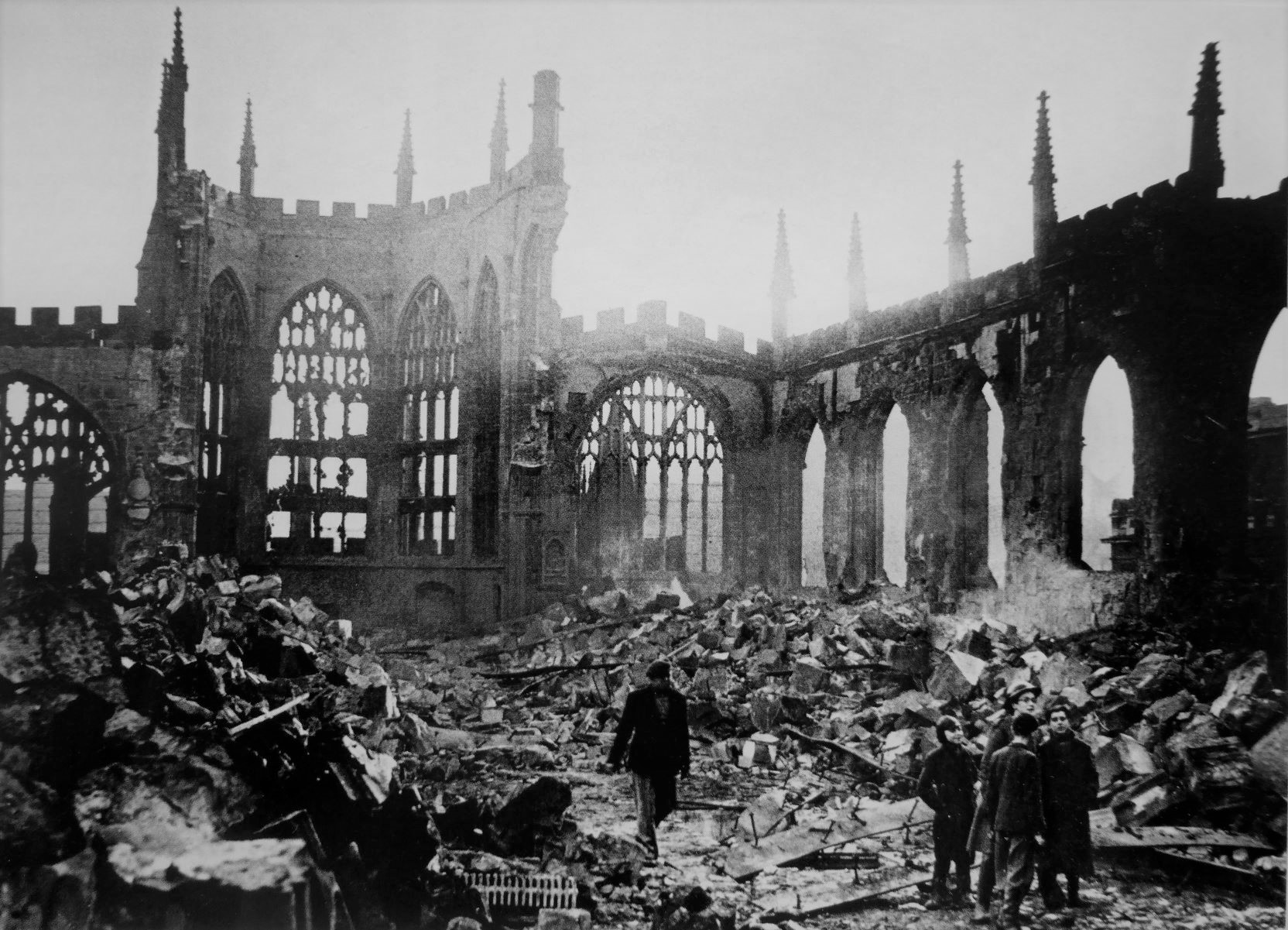 Великобритания во времена второй мировой. Бомбардировка Ковентри 1940. Руины собора Ковентри.