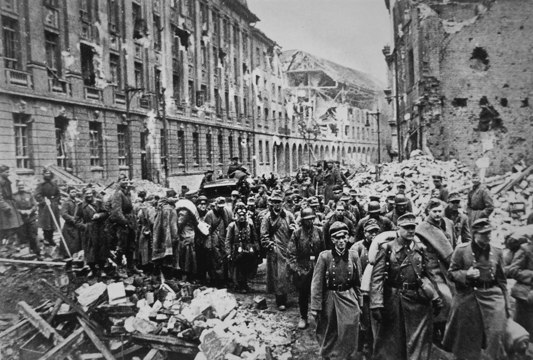 16 мая 1945 года. Пленные немцы Берлин 1945 год.