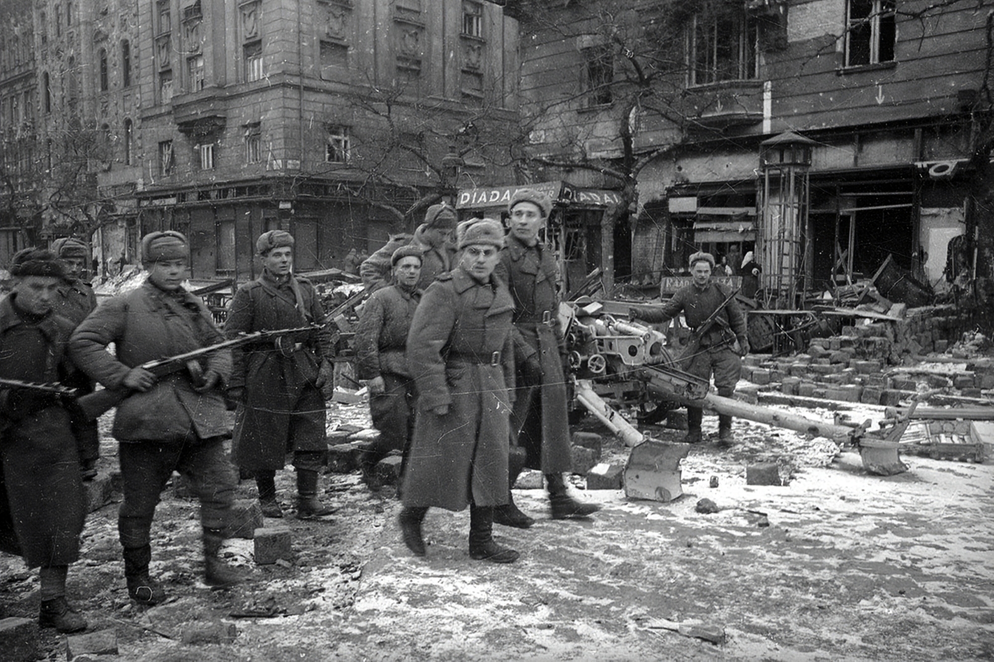 События войны 1944 года. Штурм Будапешта 1944. Освобождение Варшавы 1944. Освобождение Венгрии 1945.