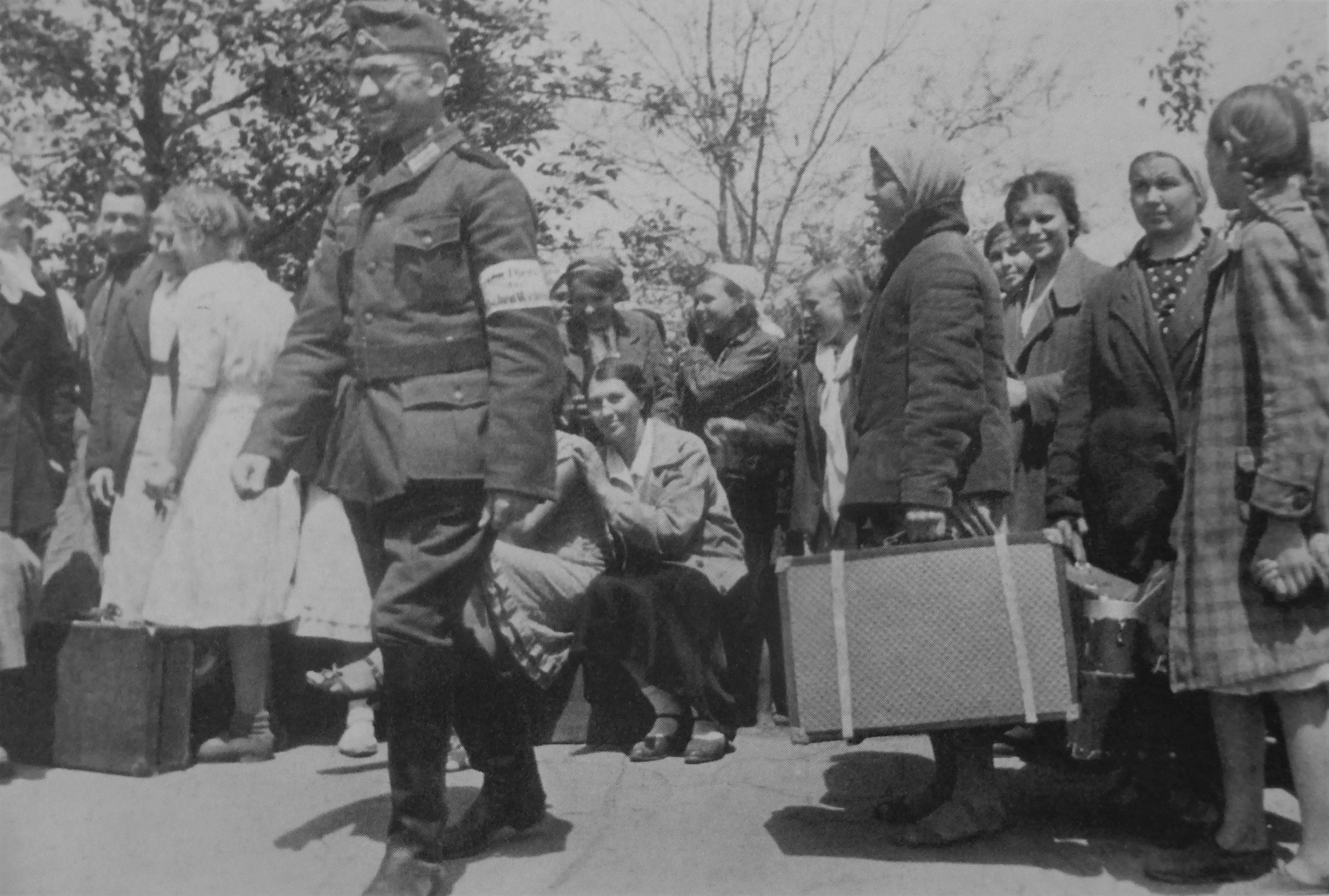 1 мая 1942 г. Жители угнанные в Германию в 1942. Советские девушки в Германии Остарбайтеры. Остарбайтеры в третьем рейхе.
