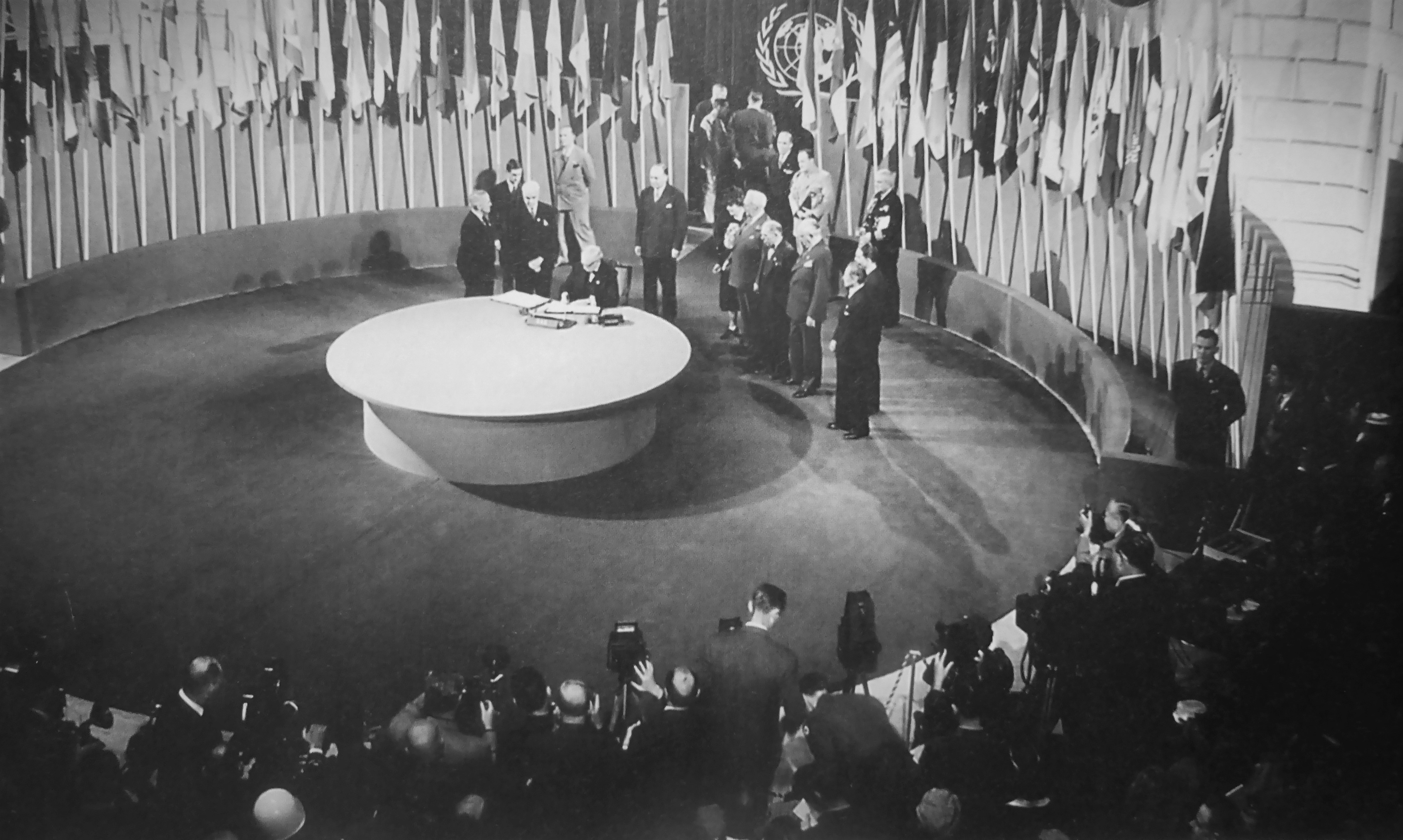 Устав оон год. ООН Сан Франциско 1945. Конференция Объединенных наций в Сан-Франциско 1945. Конференции в Сан-Франциско 26 июня 1945 г. Сан-Францисская конференция устав ООН 1945.