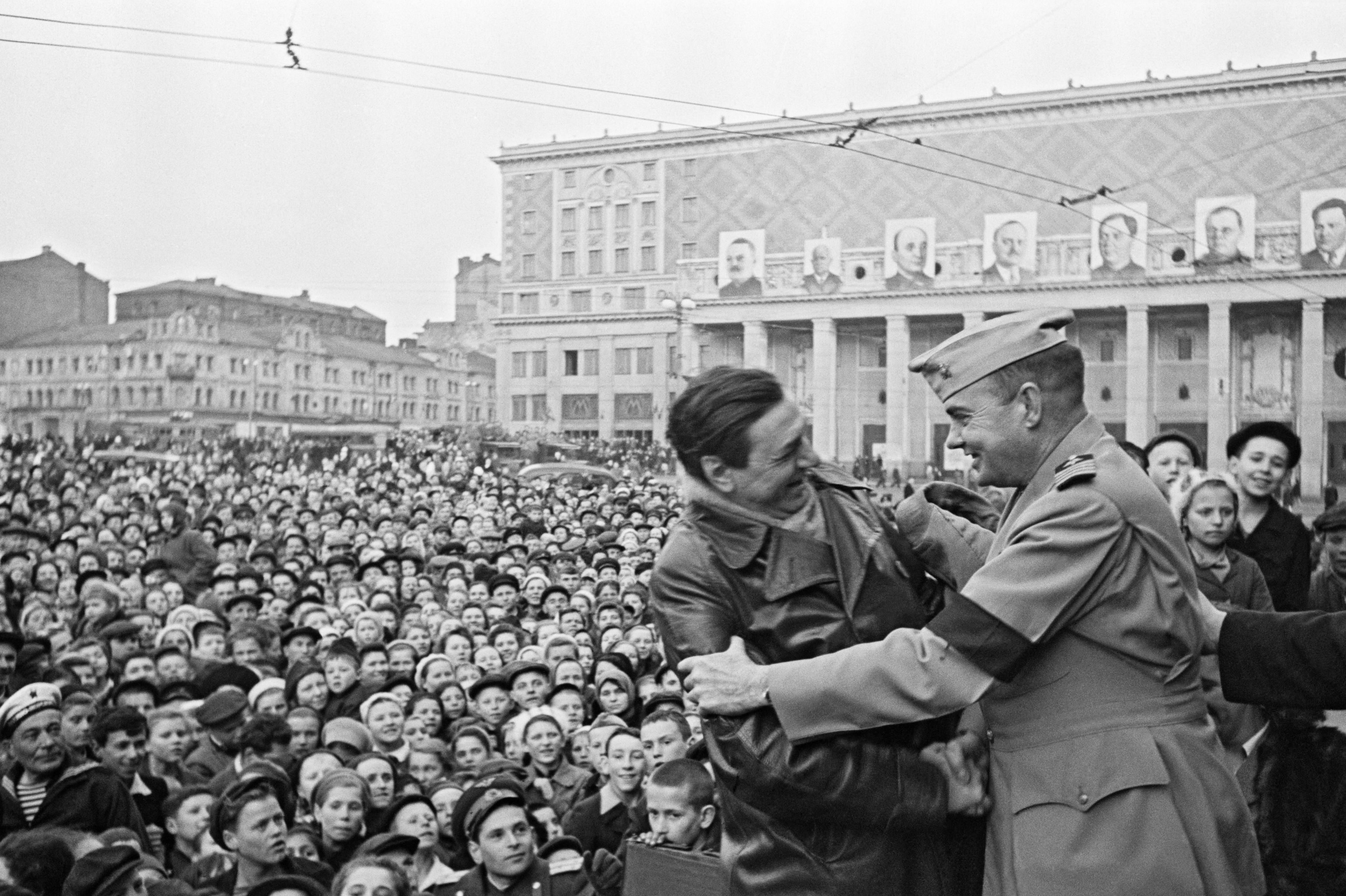 Праздник победы 1945 года. Парад Победы 9 мая 1945. 9 Май Победы 1945 год. Победа май 1945 фото. Москва май 1945.