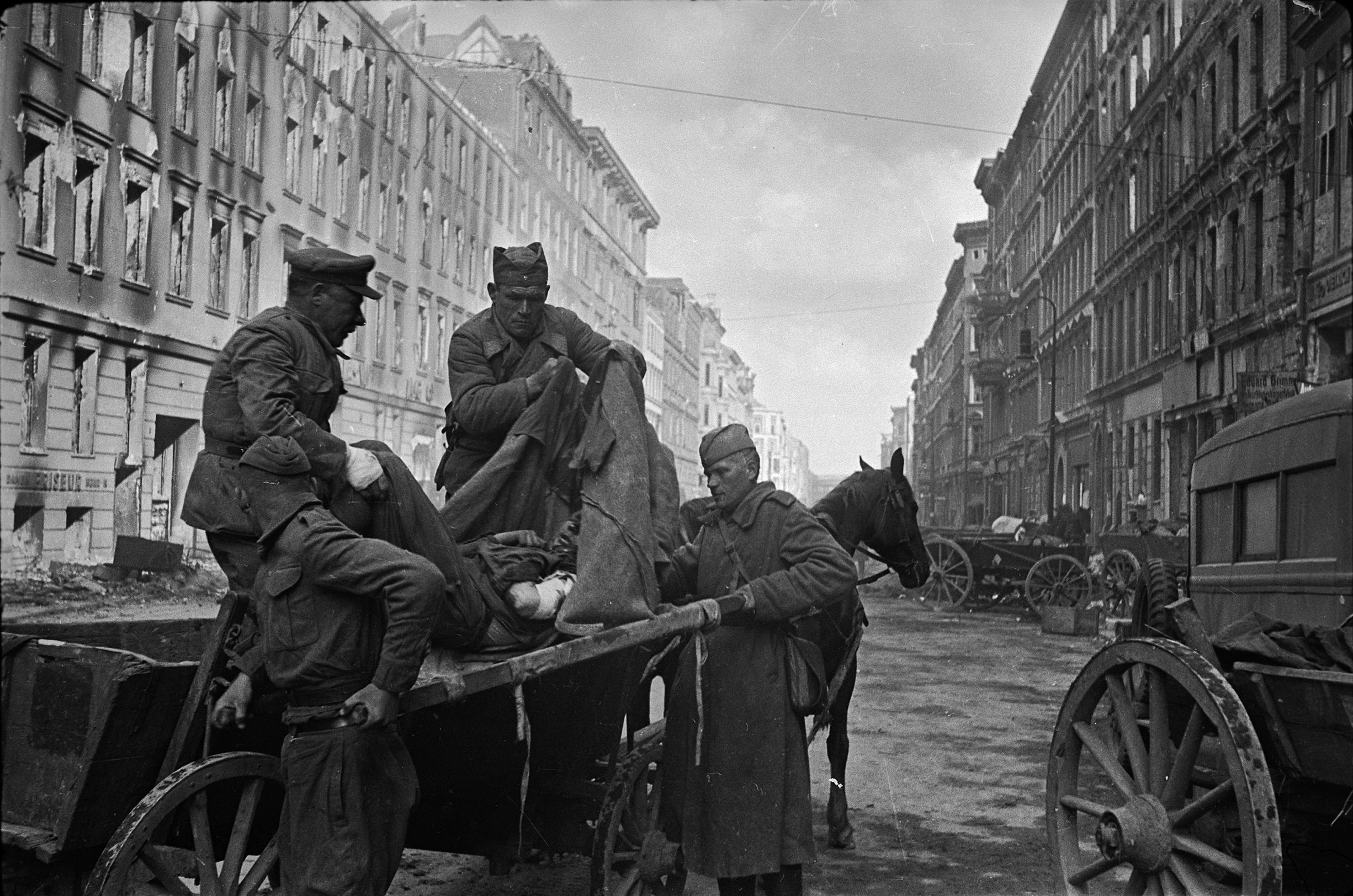 Отечественная. Вторая мировая война 1941-1945. Фронтовой архив военного фотографа Валерия Фаминского. Великая Отечественная война Берлин 1945.