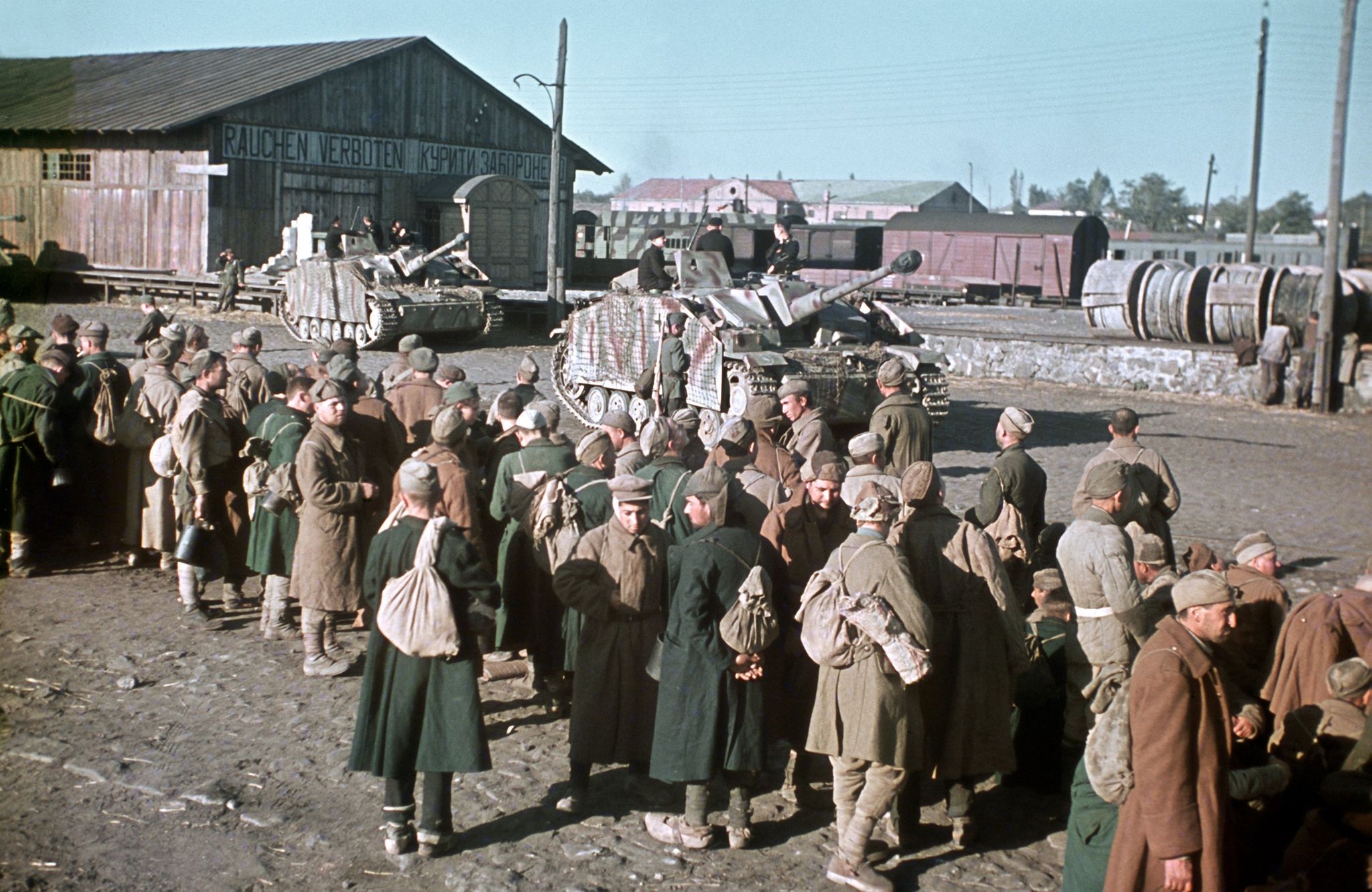 Украина 1944 год. Советские военнопленные 1941-1943. Псковские лагеря для военнопленных в 1941-1943 гг. ВОВ советские военнопленные 1941. Немецкие лагеря для военнопленных 1941 1945.