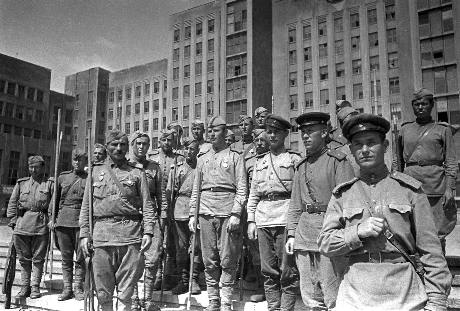Летом 1944 г. Освобождение Минска 1944. Минск 1944 год. Освобождение Минска от фашистских захватчиков 3 июля 1944 года. 1944 Фото освобождённый Минск.