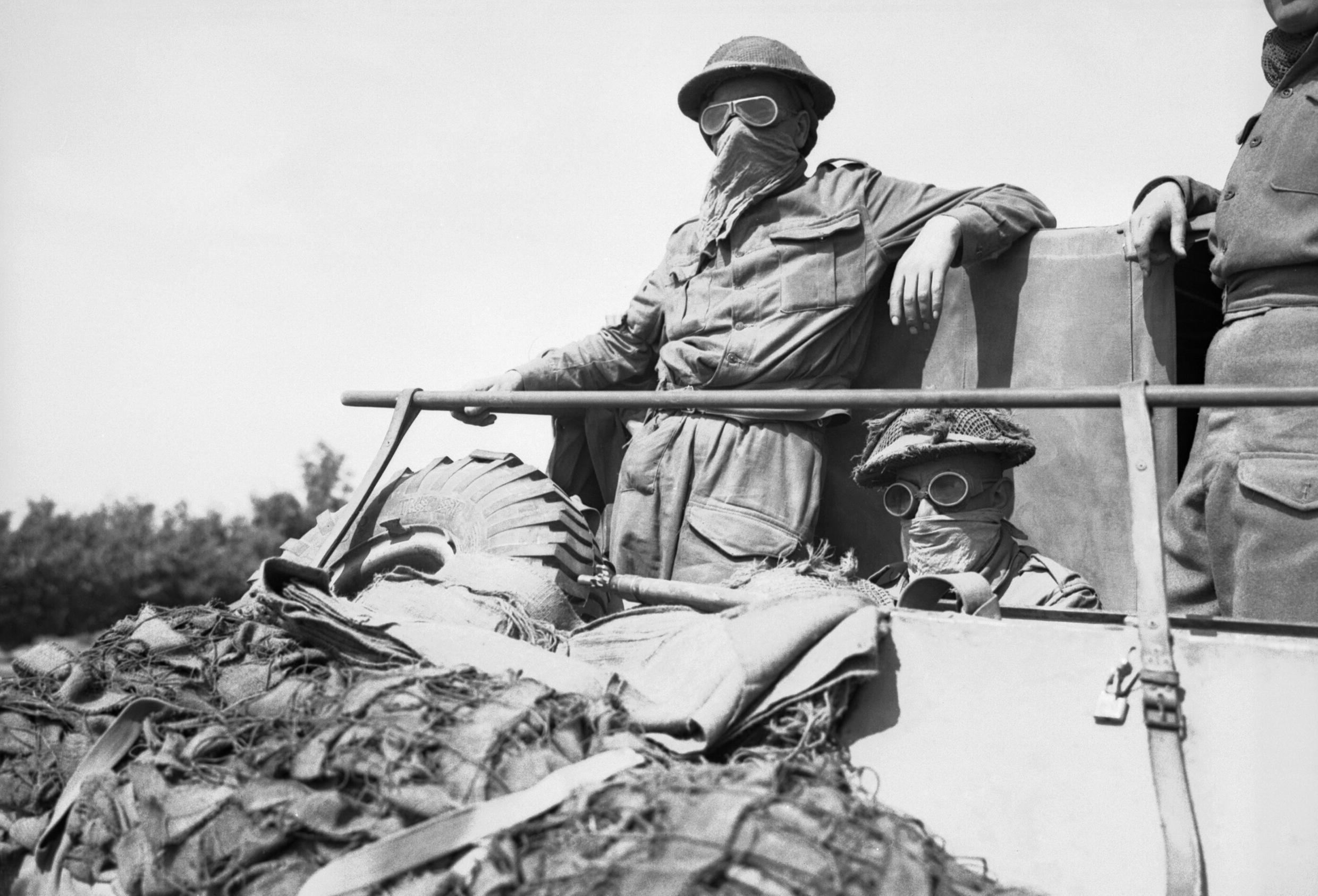 Вторая мировая северная африка. Эрвин Роммель в Африке на танке. Роммель в Нормандии 1944 фото. Роммель в Северной Африке.