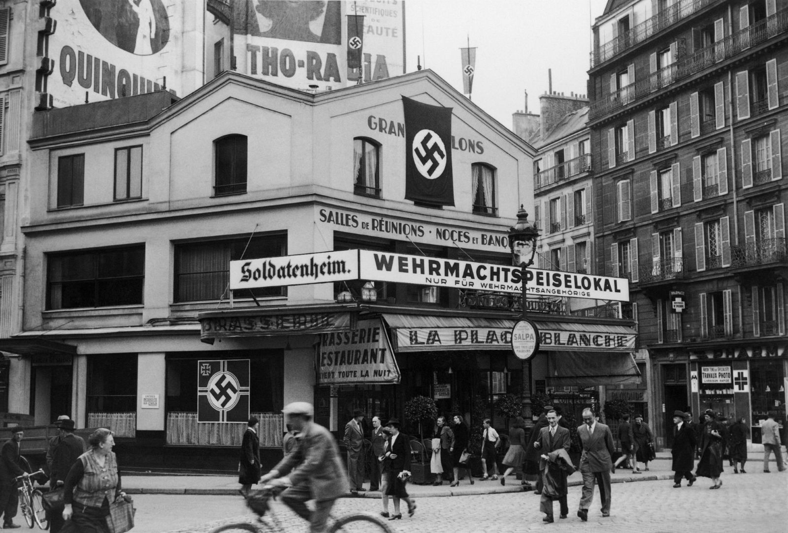 Немцы в париже 1940 фото