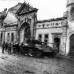 KO_Panther_Ausf_A_in_front_of_Beethoven_Hall_in_Bonn_1945.jpg