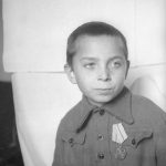 Семилетний герой Сталинграда Игорь Михайлов. Воевал вместе с отцом. Подносил боеприпасы. Награжден медалью За оборону Сталинграда в 1944.jpg