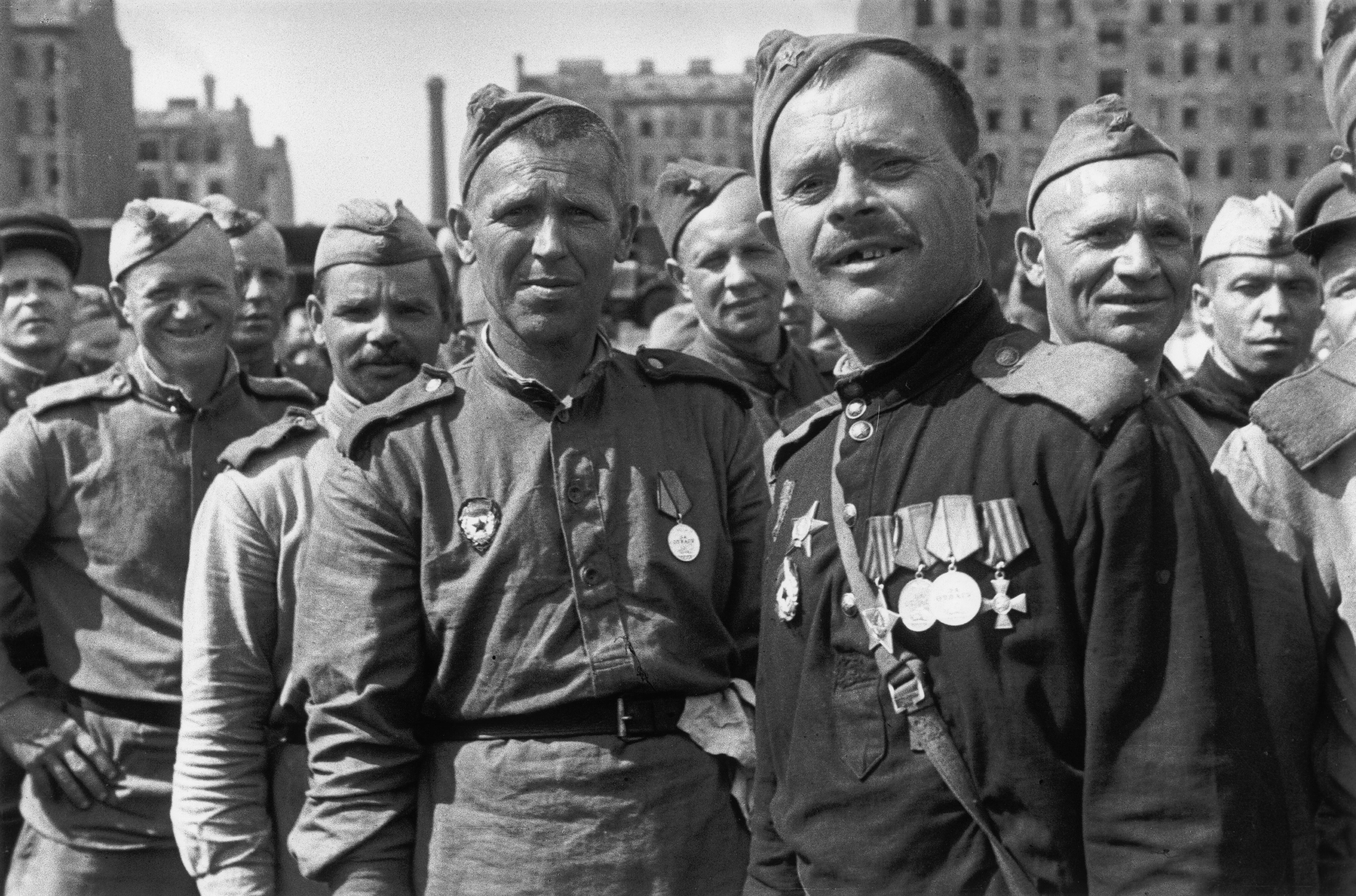 Вопрос во время великой отечественной войны. Солдаты Победы 1945.