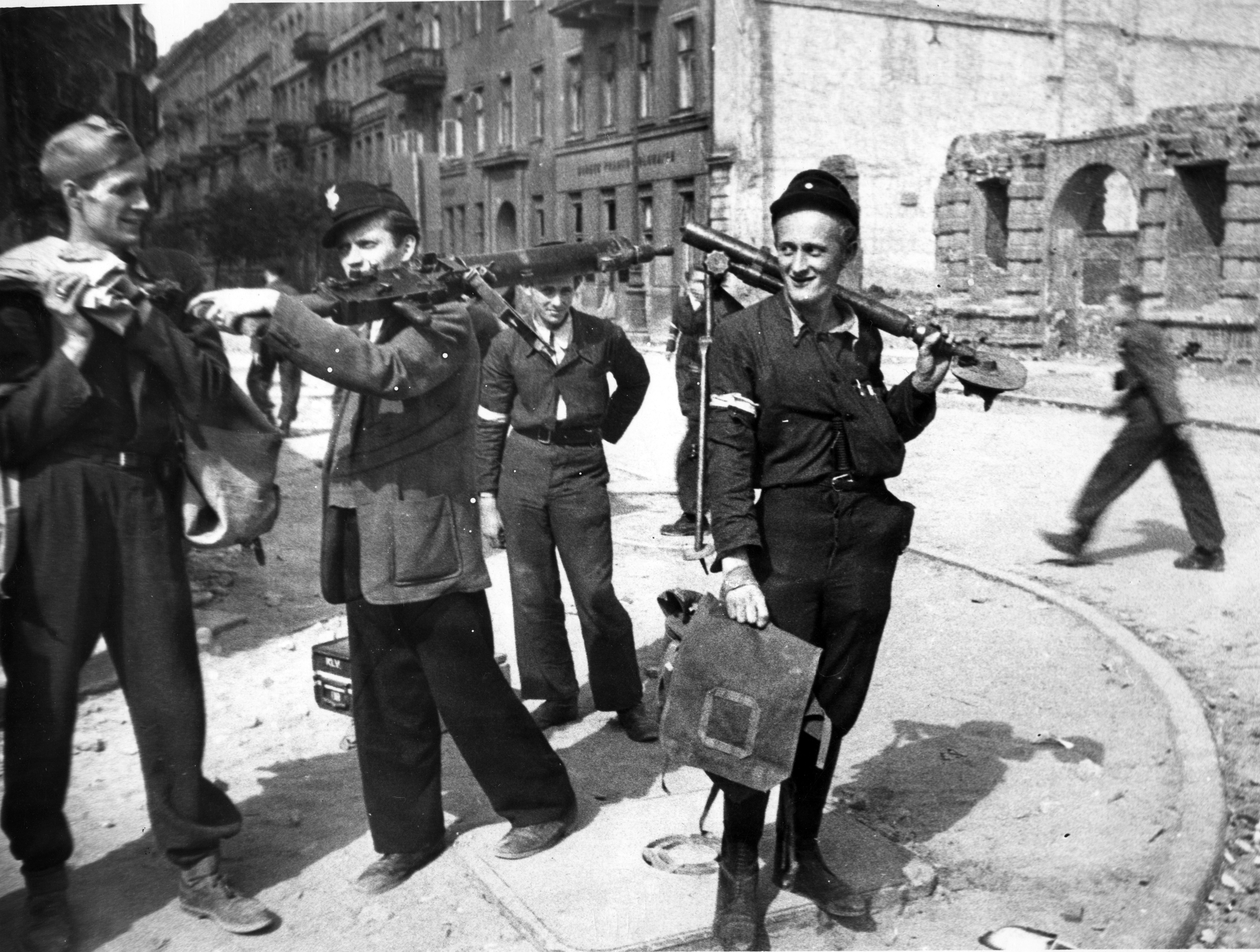 Восстания 1944 года. Варшавского Восстания 1 августа 1944. РОА В Варшавском восстании.