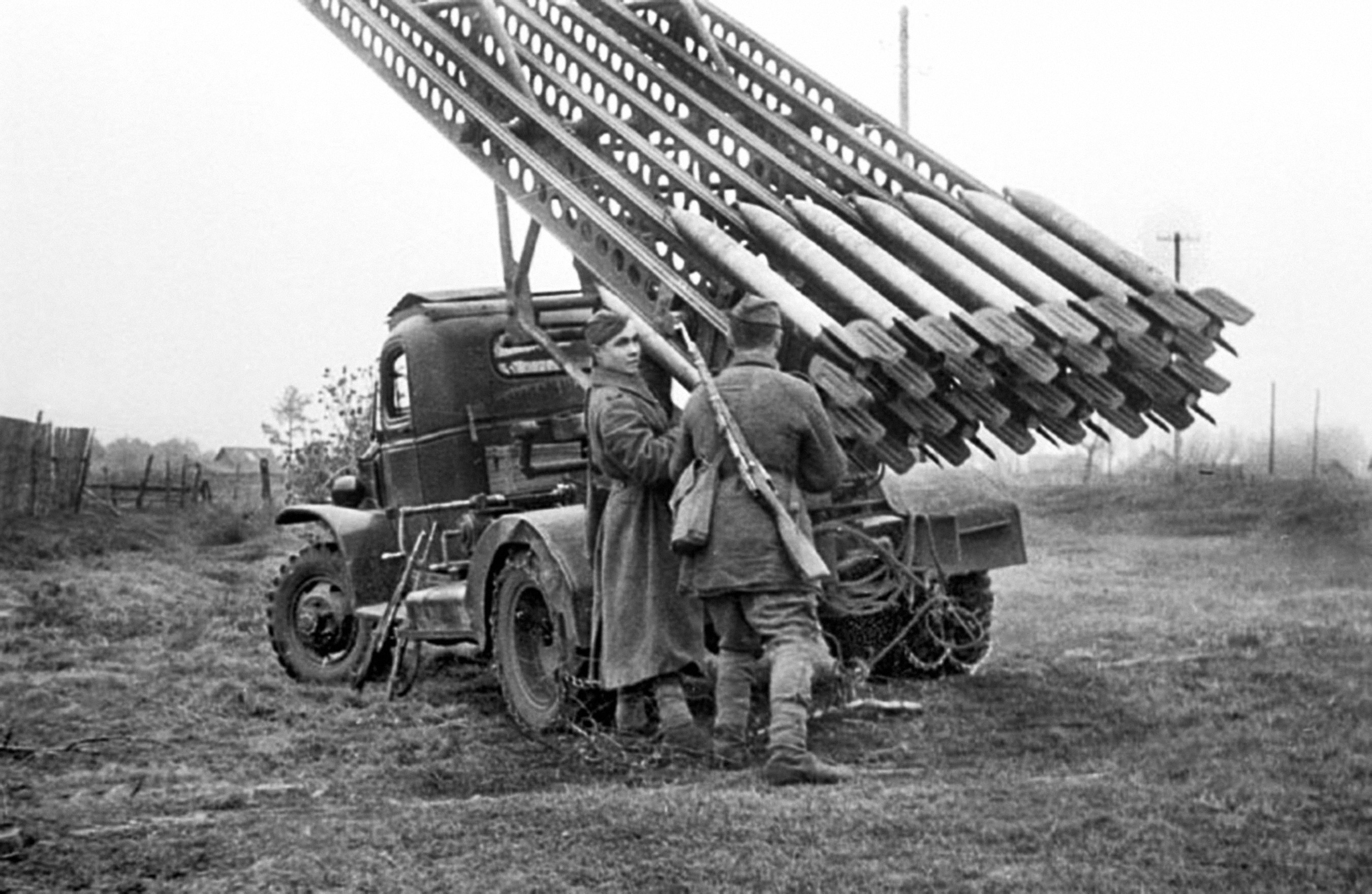 Военная техника 1941 года. Машина БМ-13 "Катюша". Гвардейский миномет БМ-13. Катюша БМ-13 оружие. Катюша реактивный миномет БМ-13.