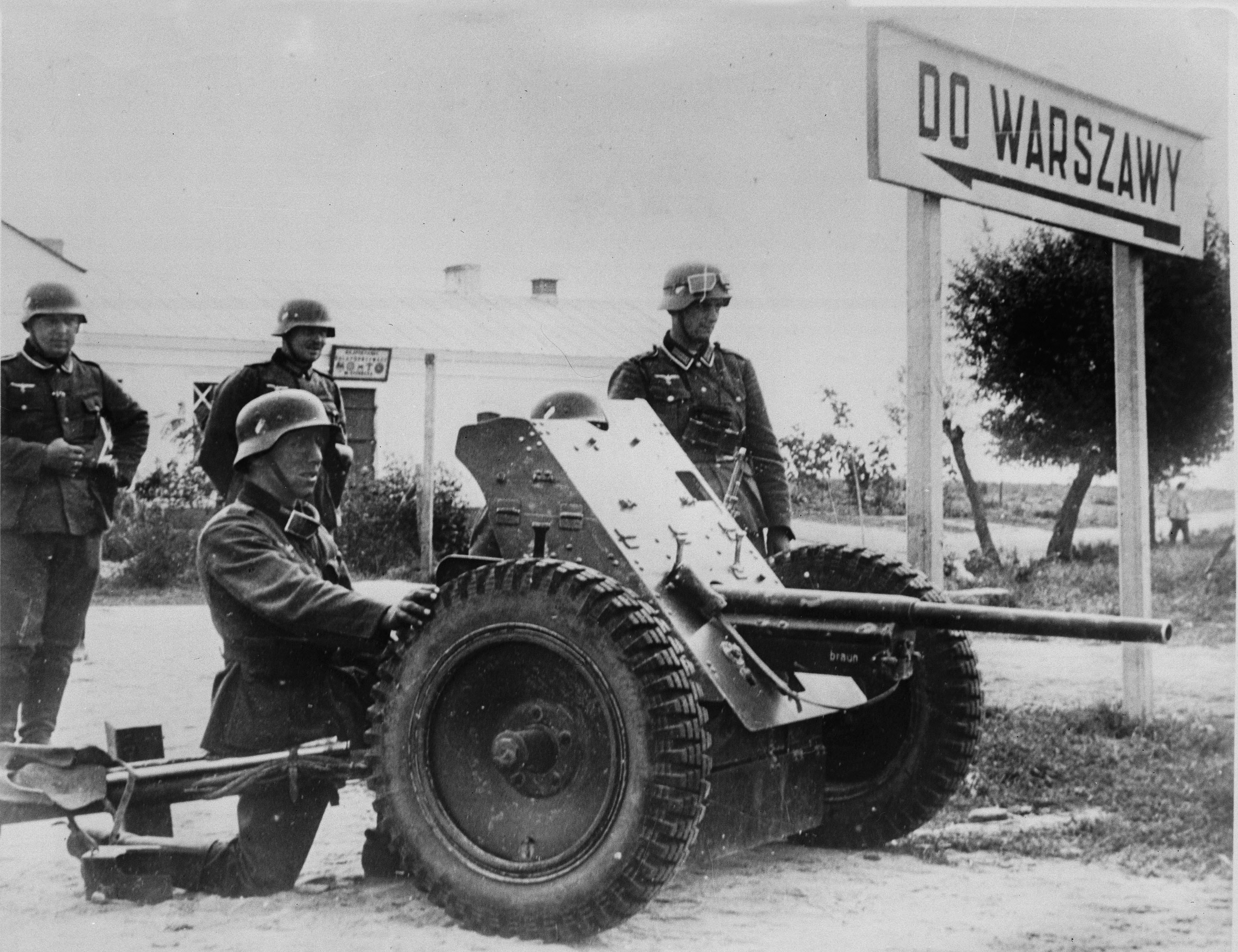 В каком году немцы вошли. Немецкие войска в Варшаве, сентябрь 1939 года. Немцы в Польше 1939. Вторжение немецкой армии 1939 год. Вторжение в Польшу 1939 Германия.