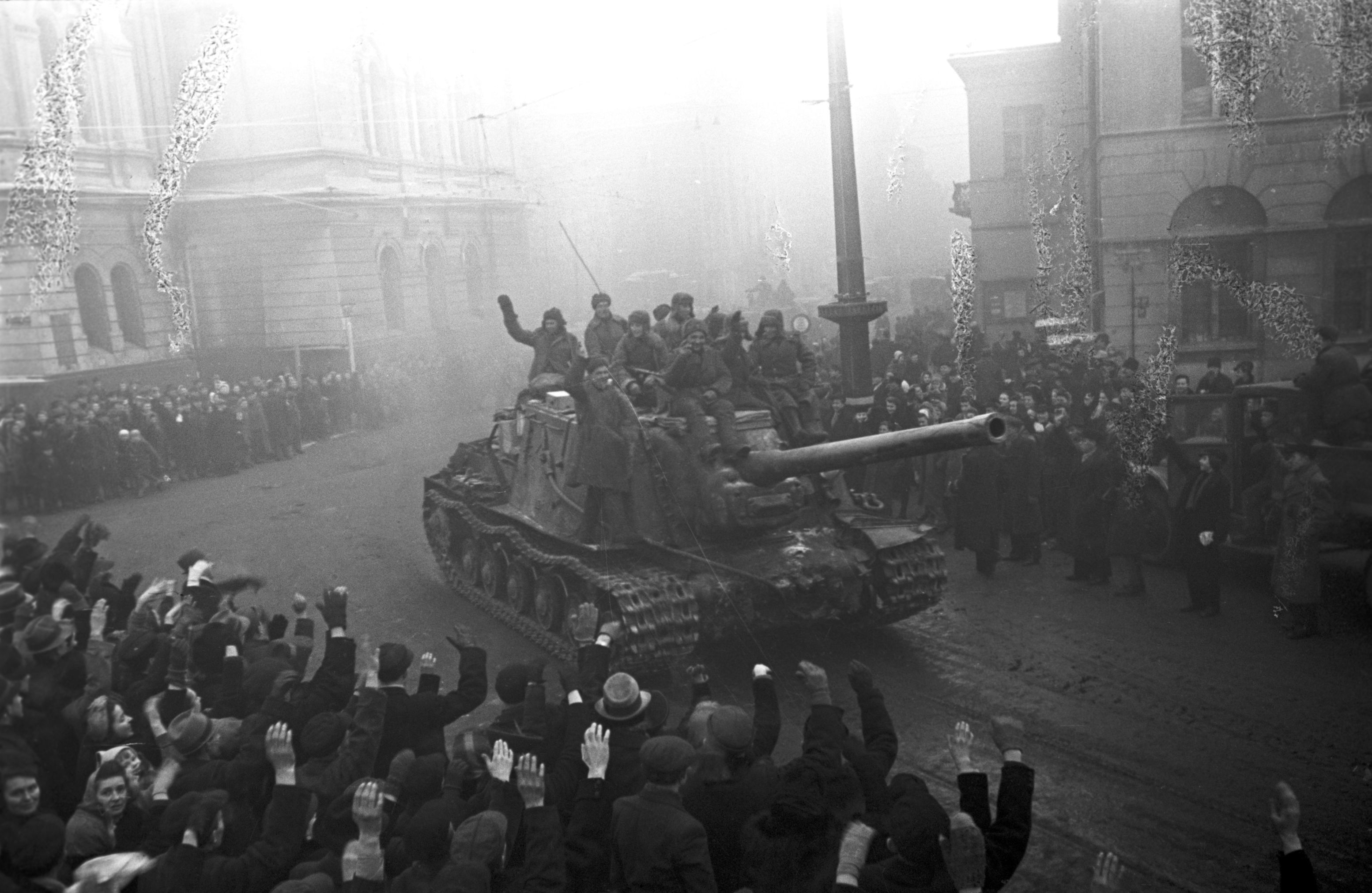 Фашистских захватчиков в 1944 году. Варшавско-Познанская наступательная операция 1945 года. Висло-Одерская операция 12 января 3 февраля 1945. Висло-Одерская операция Жуков. Висло Одерская операция освобождение Польши.