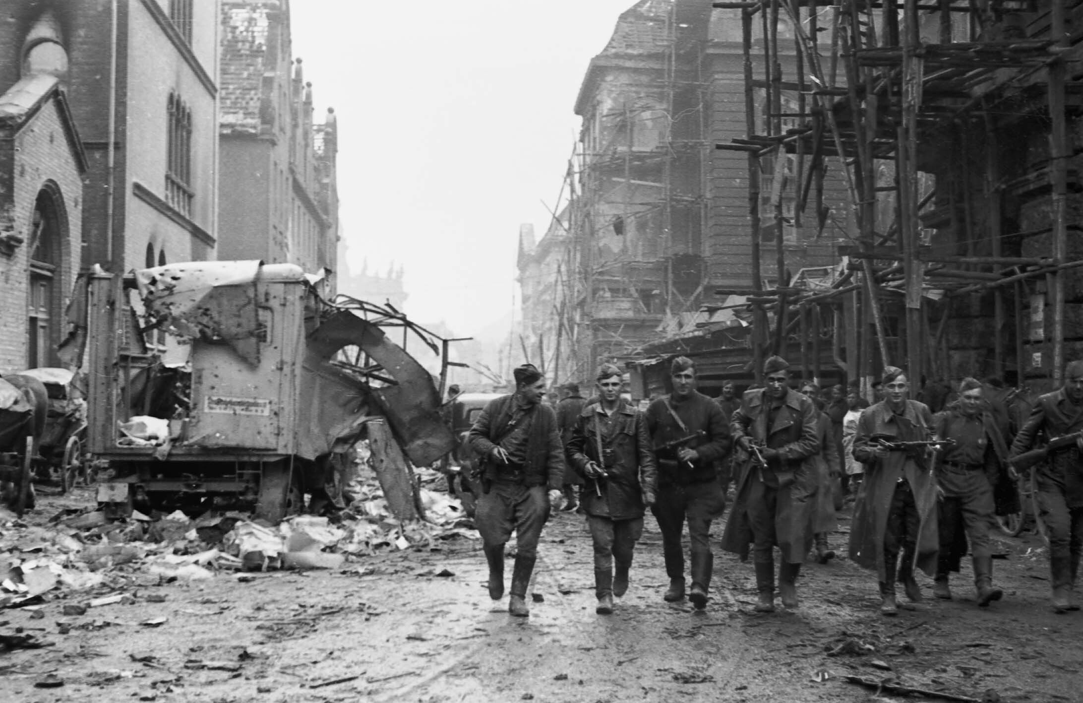 Берлинская наступательная операция 1945 года. Берлин взятие Рейхстага май 1945.